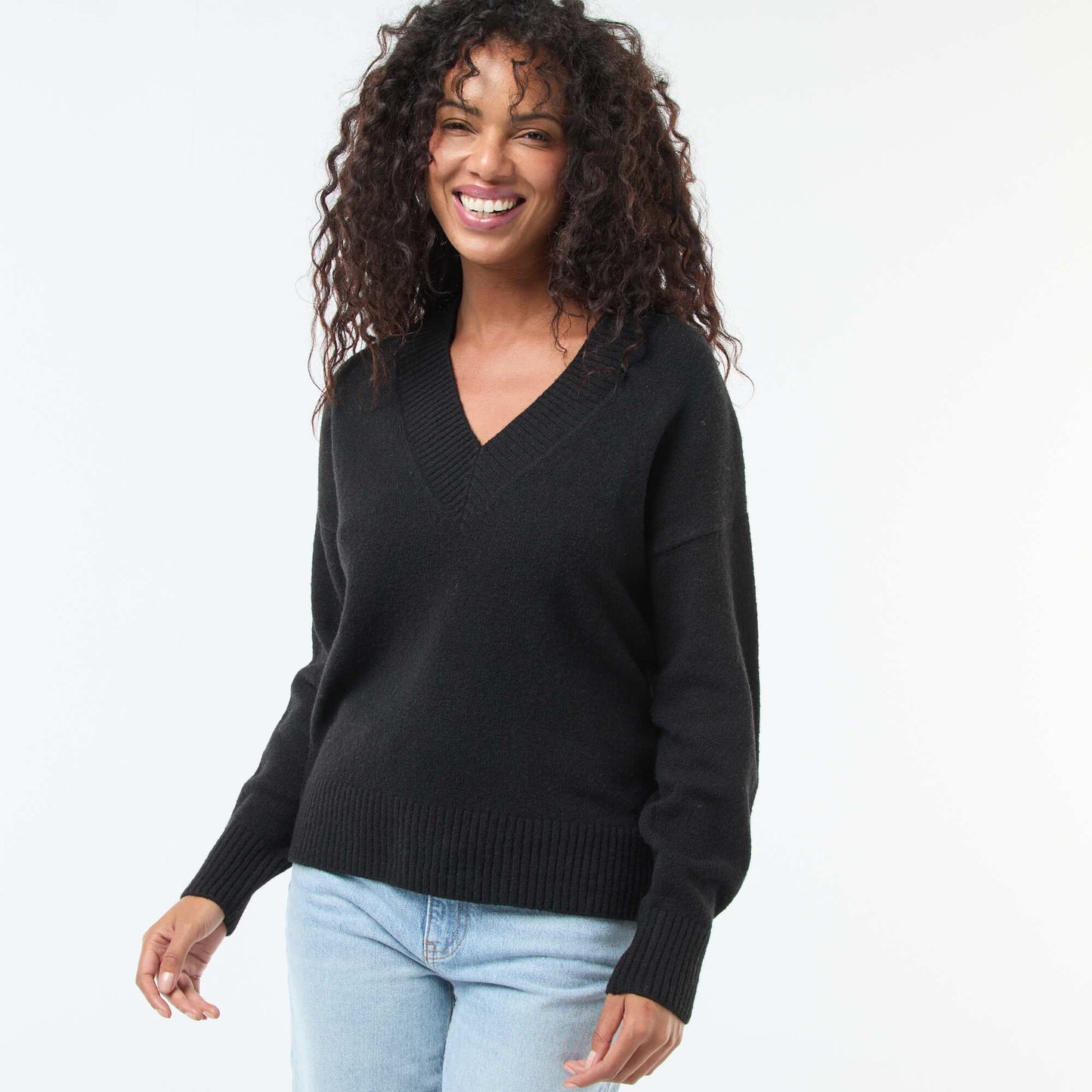 Sweater liso con cuello en pico NEGRO