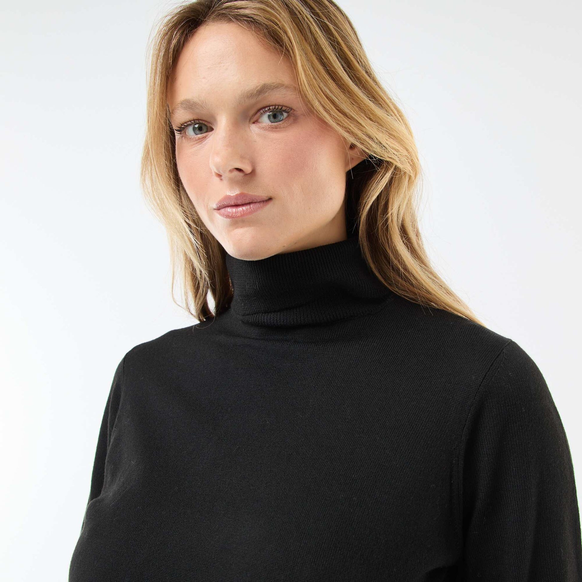 Sweater de cuello alto liso NEGRO