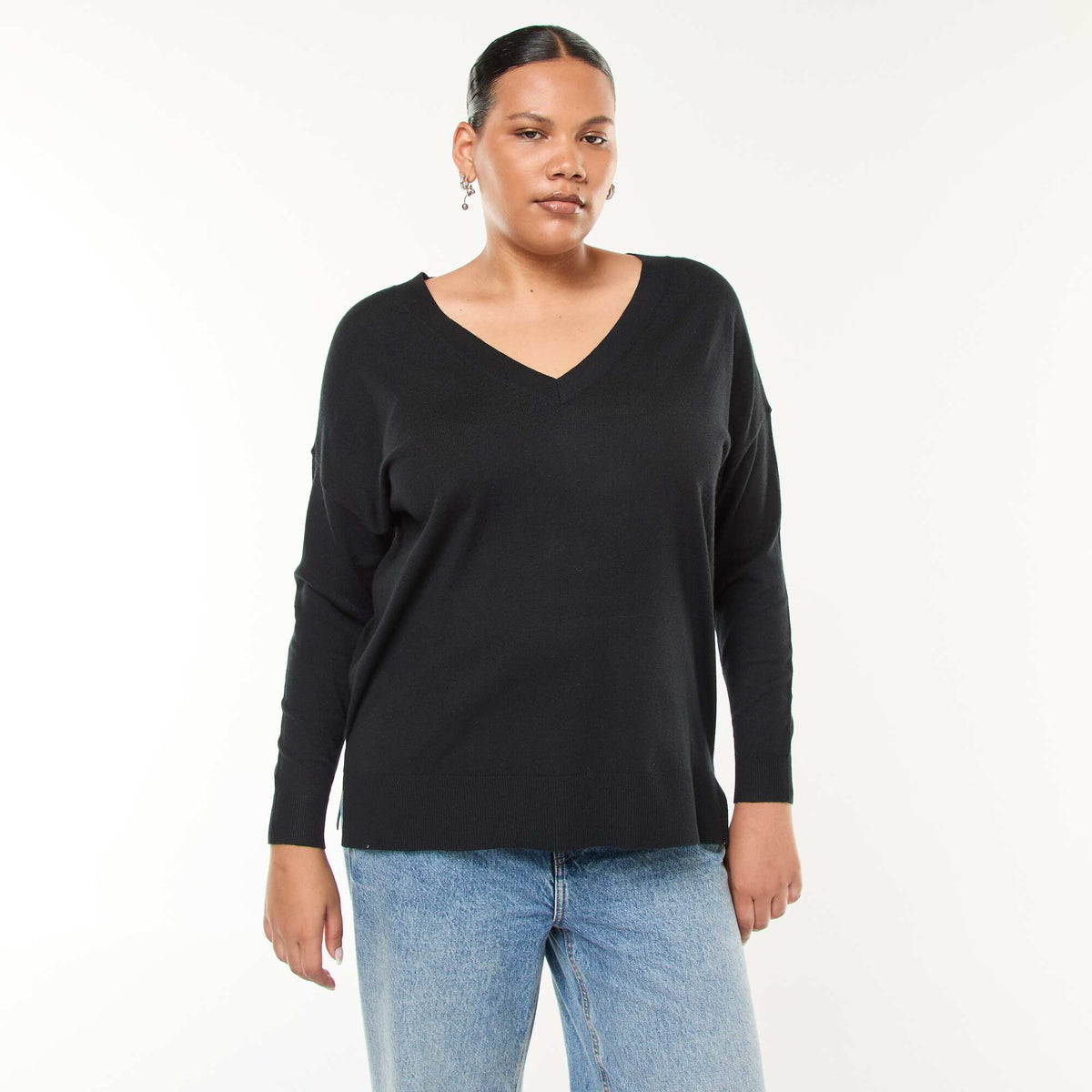 Sweater de punto fino con cuello en pico NEGRO