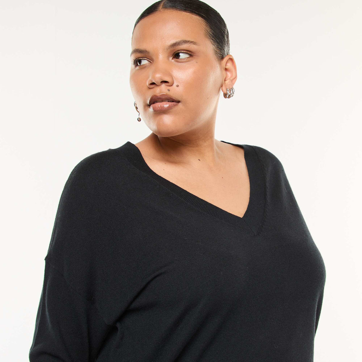 Sweater de punto fino con cuello en pico NEGRO