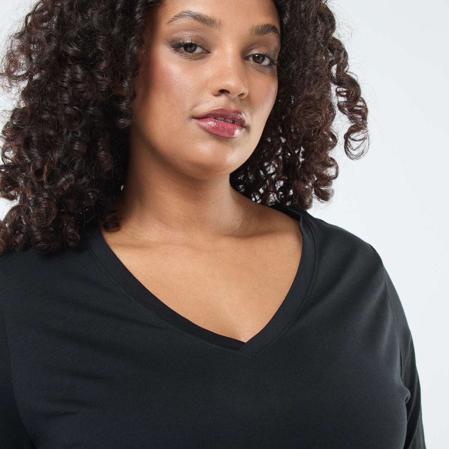 Camiseta de punto con cuello en pico y manga larga NEGRO