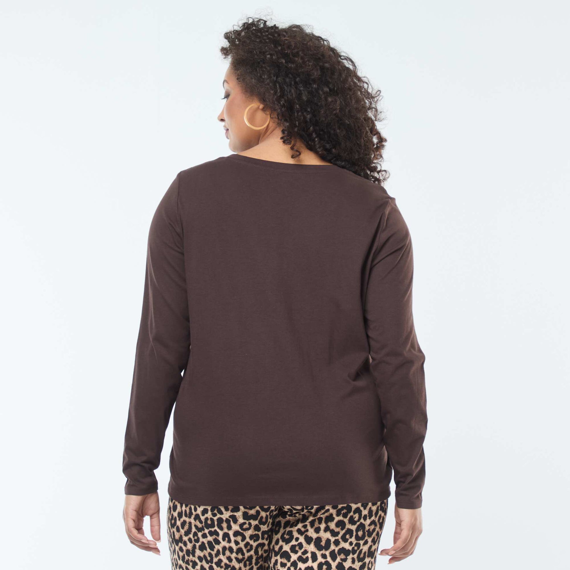 Camiseta de punto con cuello en pico y manga larga MARRON