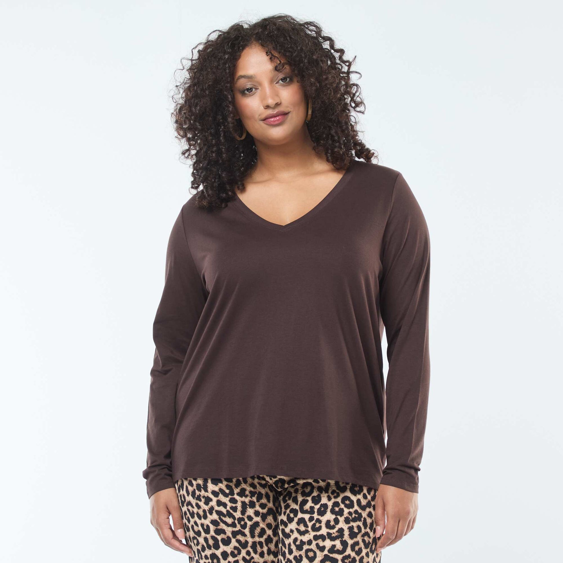 Camiseta de punto con cuello en pico y manga larga MARRON