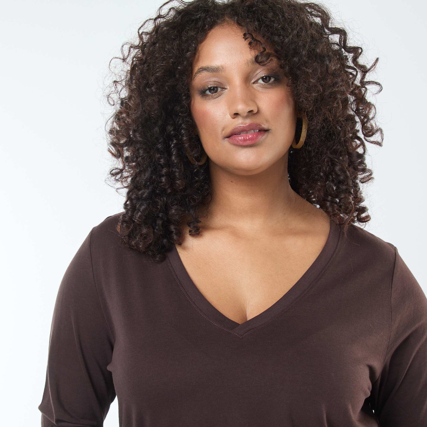 Camiseta de punto con cuello en pico y manga larga MARRON