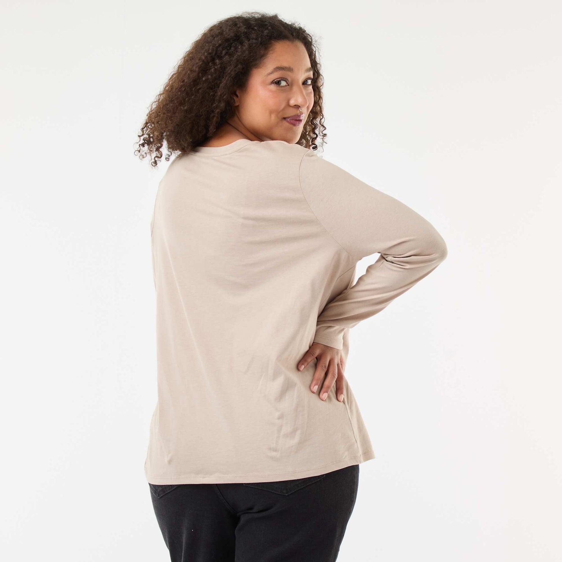 Camiseta de punto con cuello en V y manga corta BEIGE
