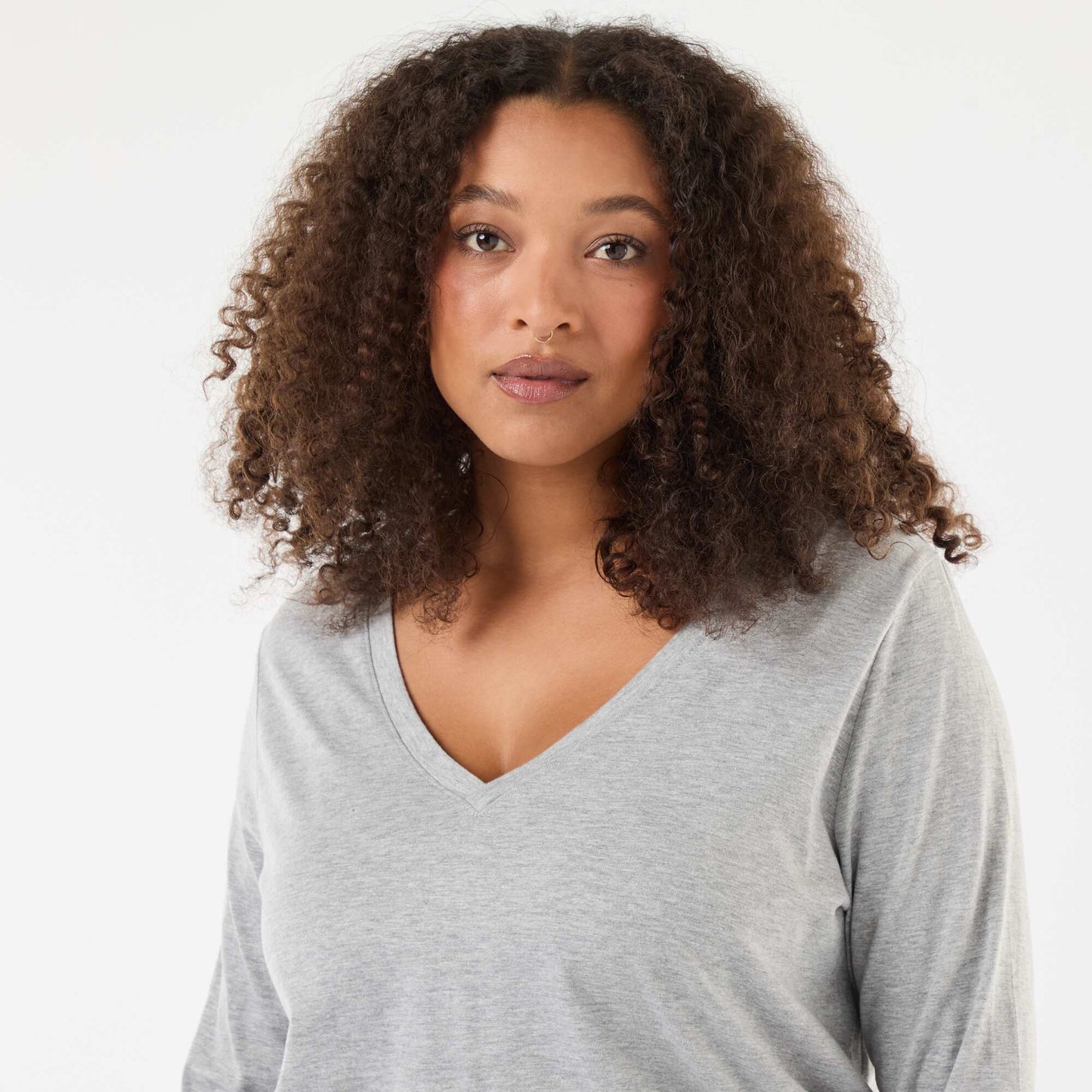 Camiseta de punto con cuello en V y manga corta GRIS