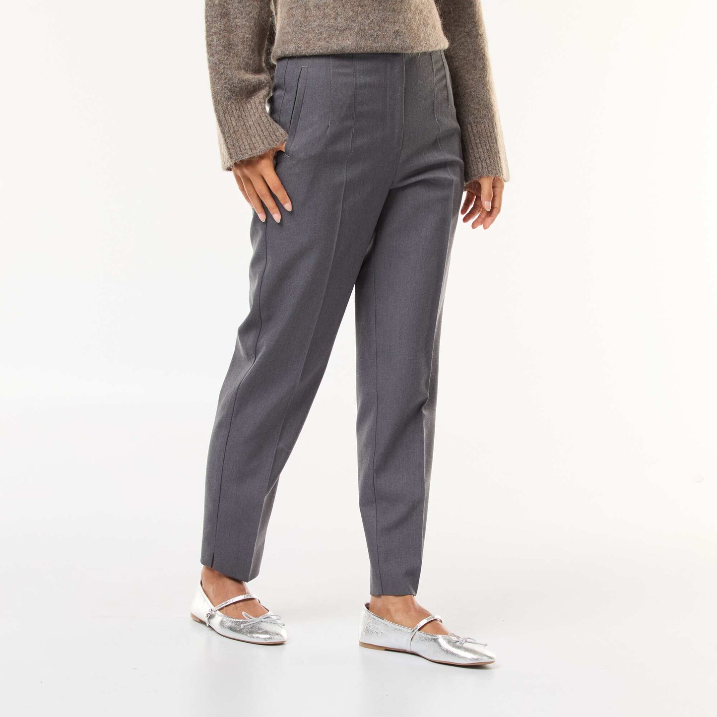 Pantalón recto de tiro alto GRIS