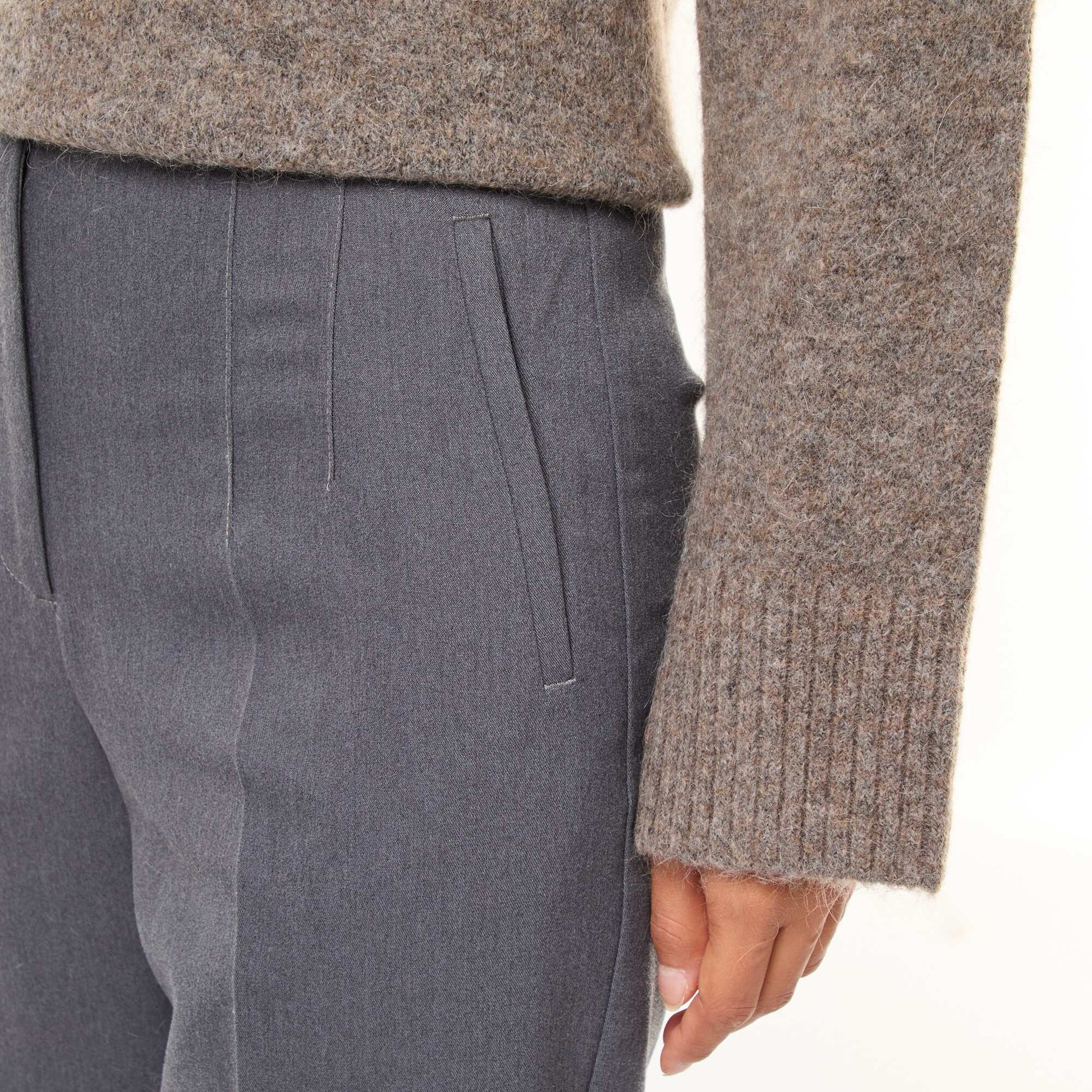 Pantalón recto de tiro alto GRIS
