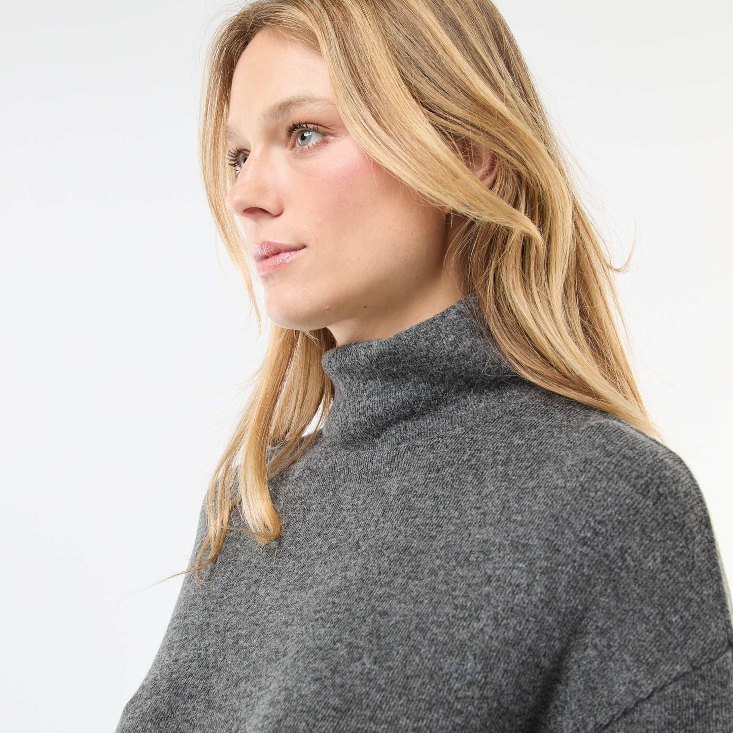 Vestido de punto con cuello alto GRIS