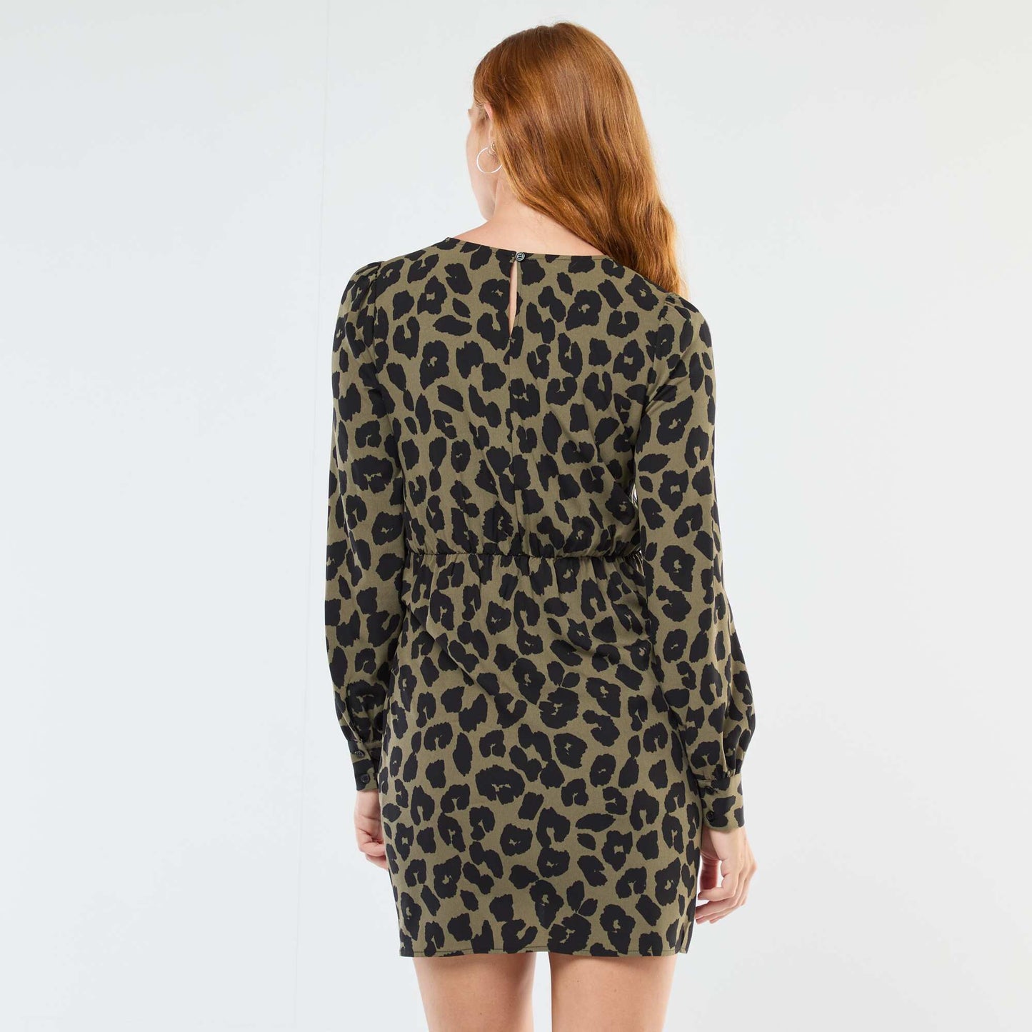 Vestido corto estampado leopardo efecto drapeado KAKI