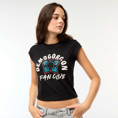 Camiseta corta con estampado fantasía NEGRO
