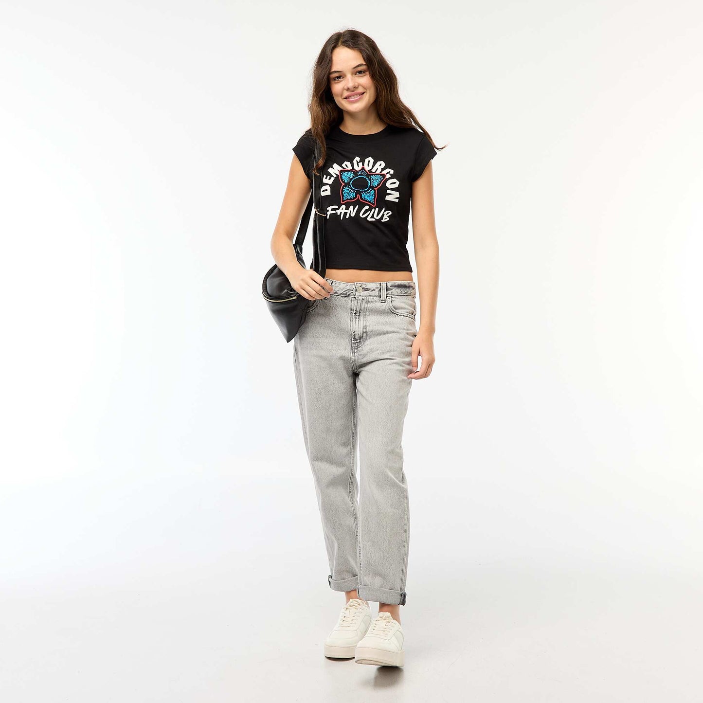 Camiseta corta con estampado fantasía NEGRO
