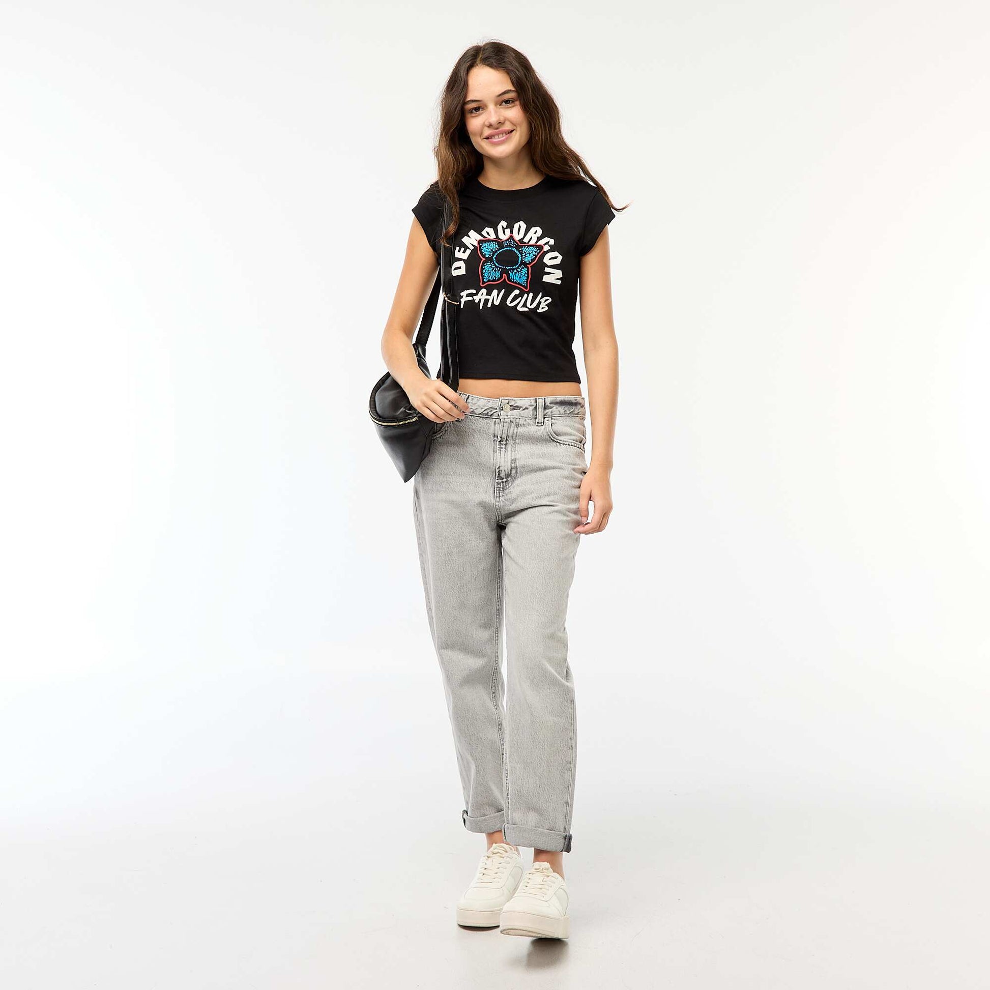 Camiseta corta con estampado fantasía NEGRO