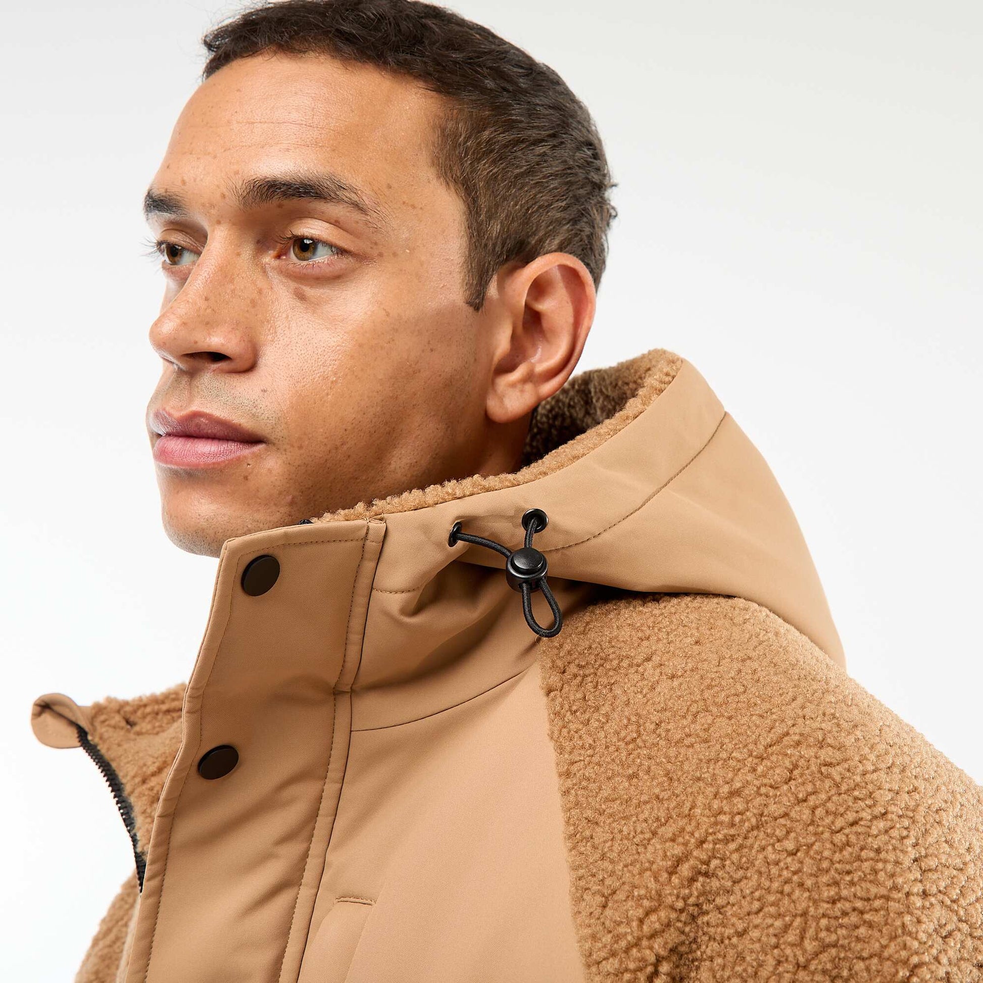 Campera con capucha efecto borreguito BEIGE