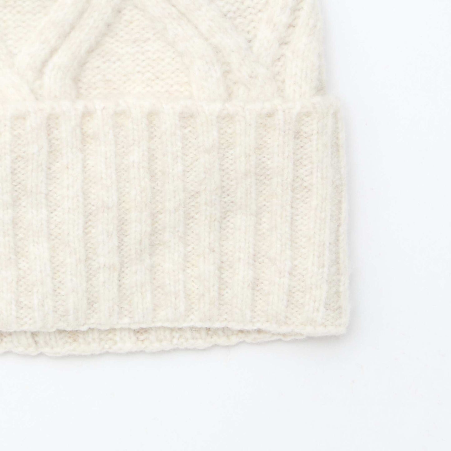 Gorro de punto acanalado y trenzado liso BEIGE