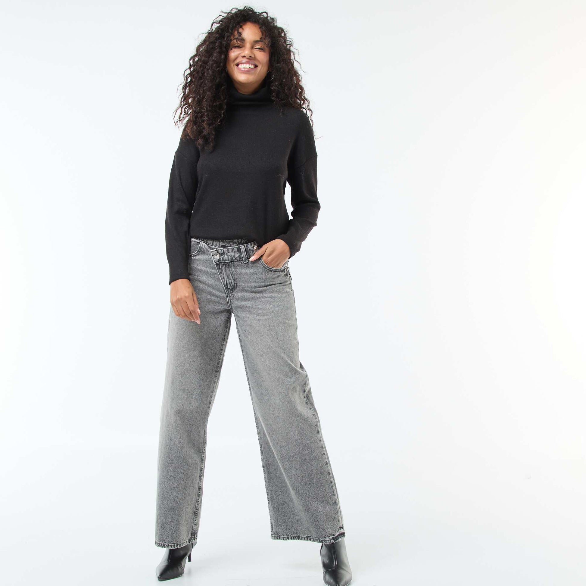 Jean ancho con doble abertura abotonada GRIS