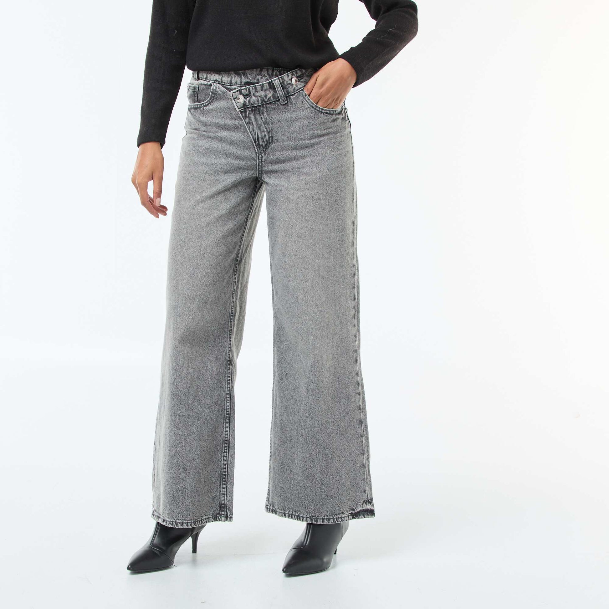 Jean ancho con doble abertura abotonada GRIS