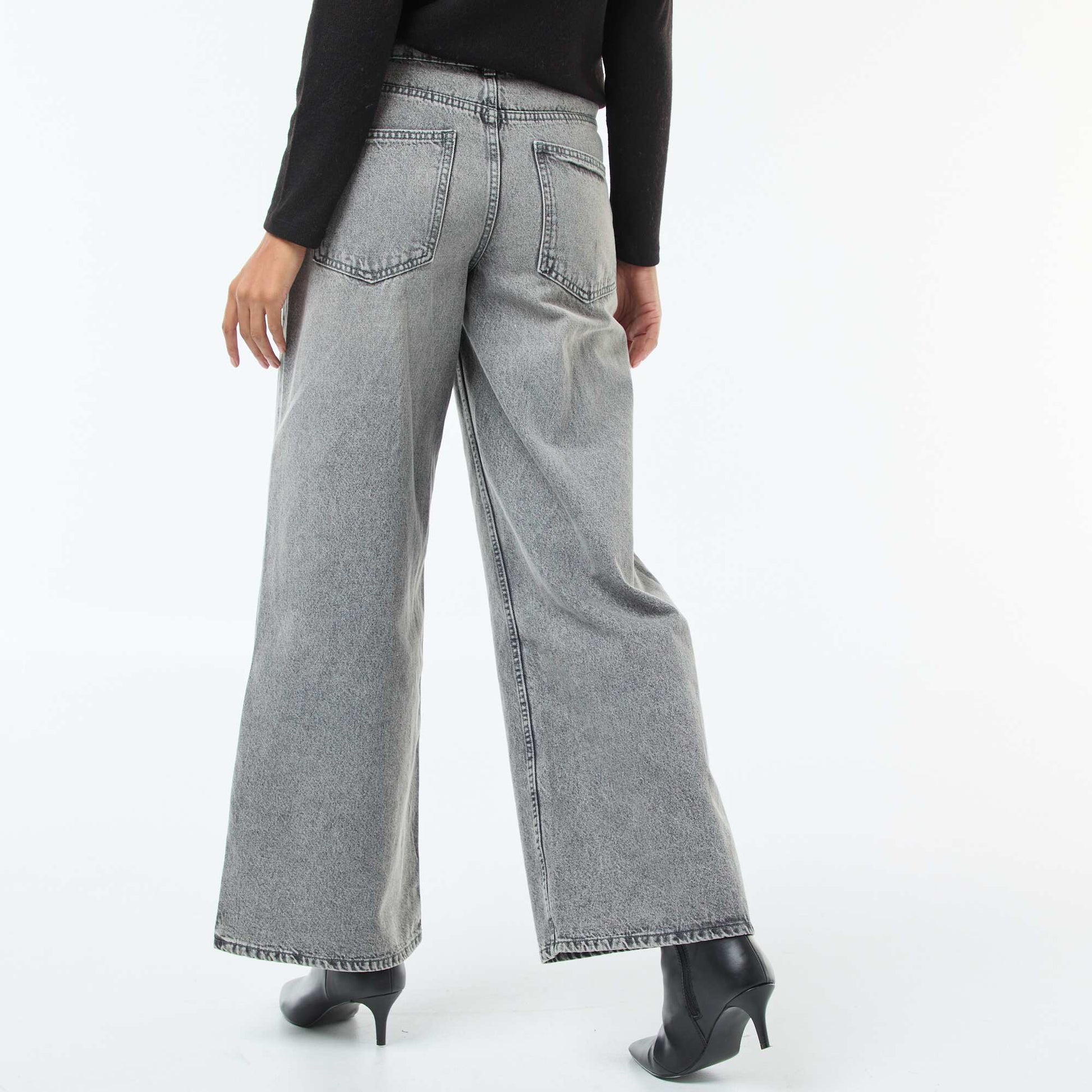 Jean ancho con doble abertura abotonada GRIS