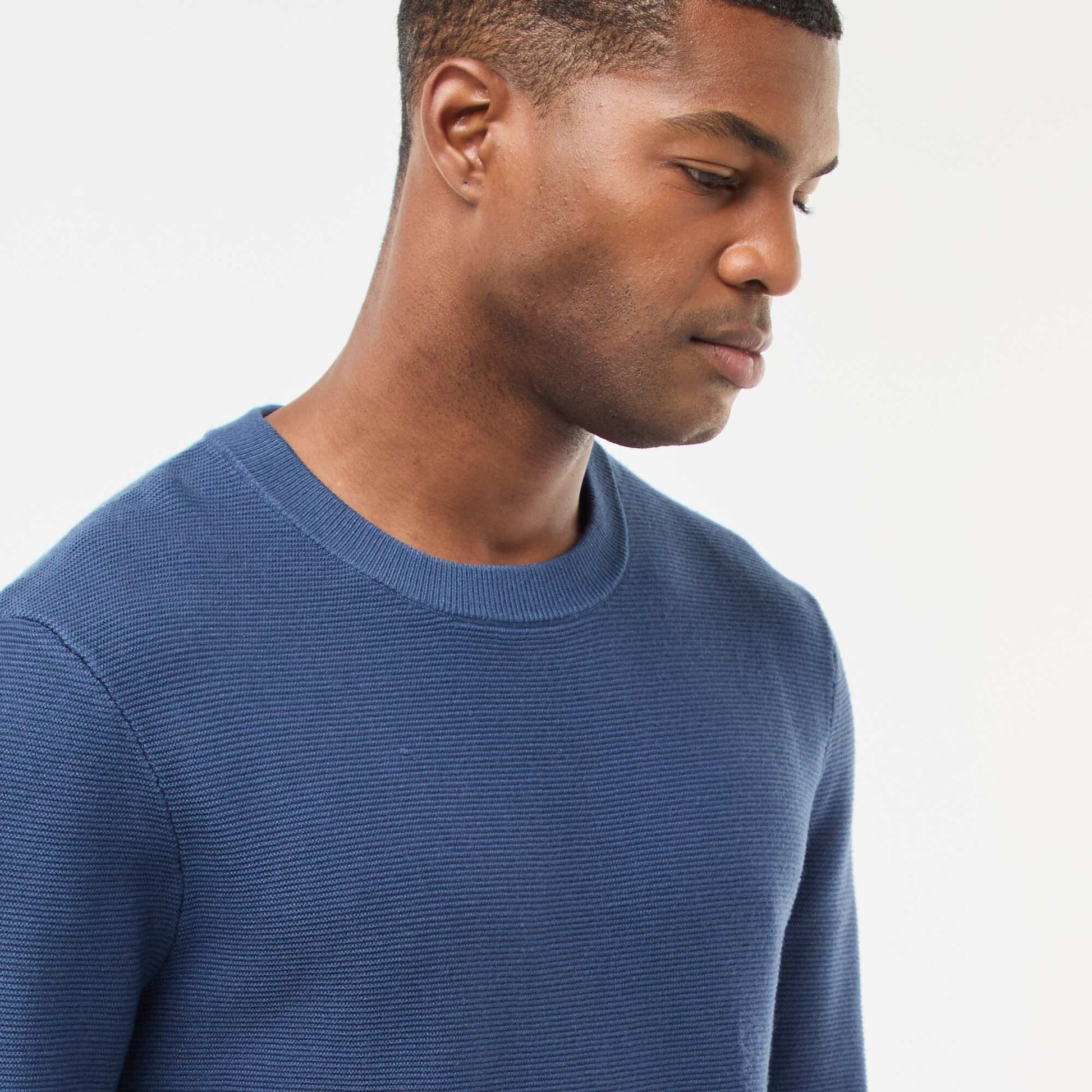 Sweater de punto fino liso con cuello redondo AZUL