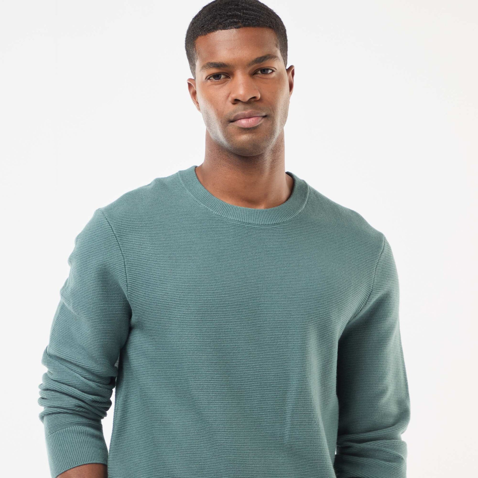 Sweater de punto fino liso con cuello redondo VERDE