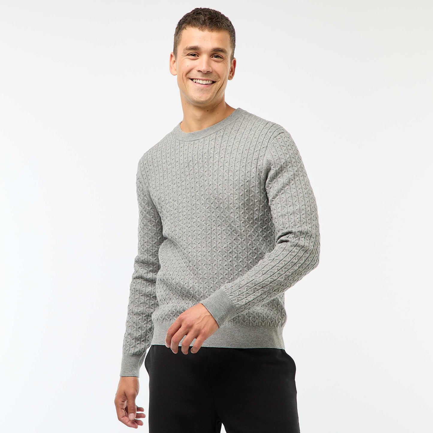 Sweater cuello redondo mini trenza liso GRIS
