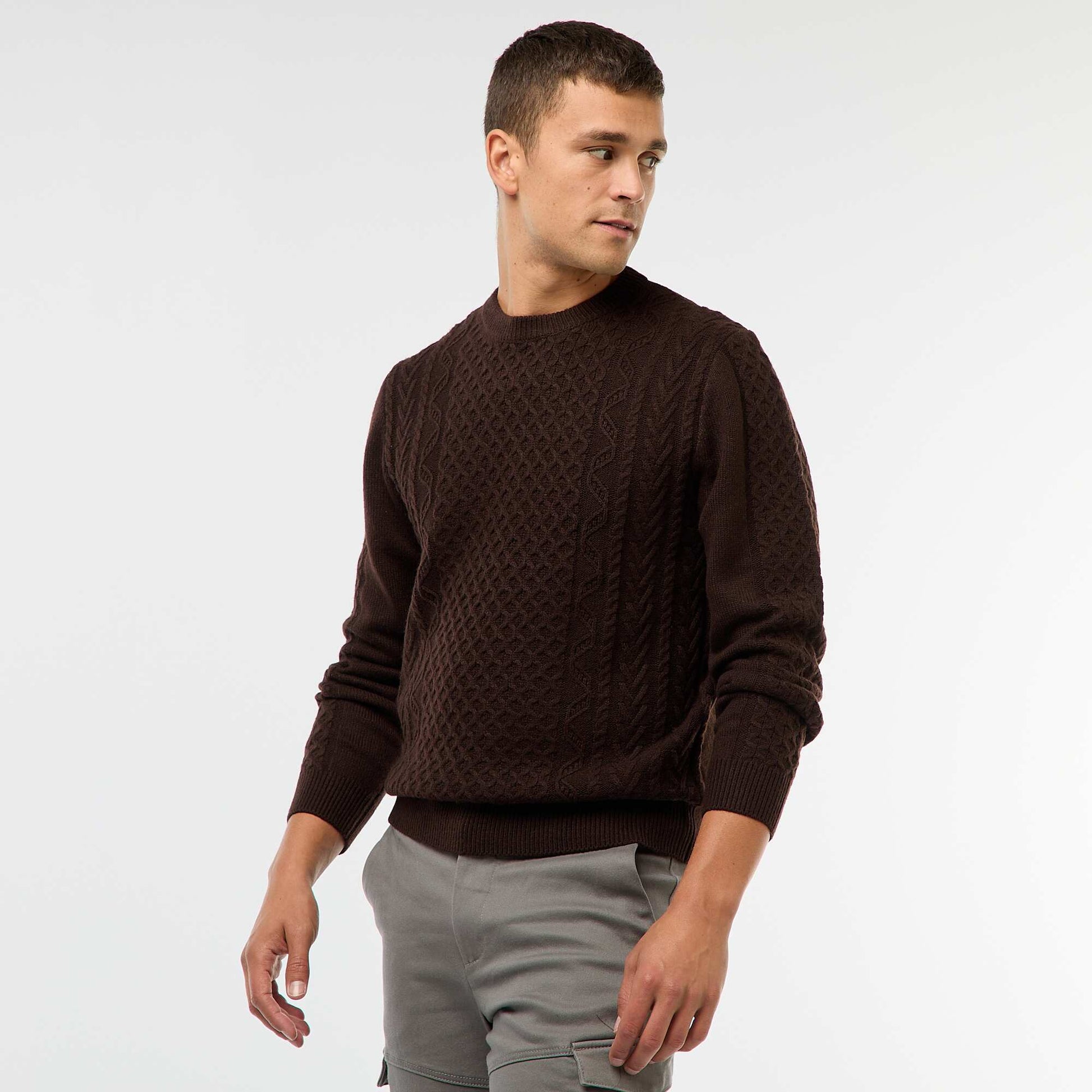 Sweater grueso de punto trenzado liso MARRON