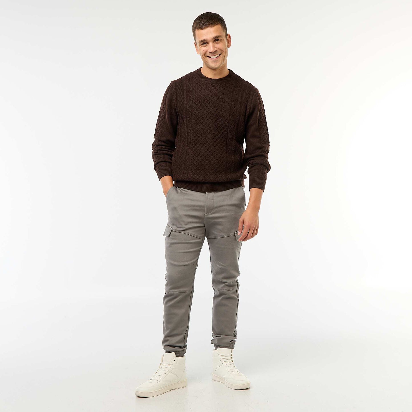 Sweater grueso de punto trenzado liso MARRON