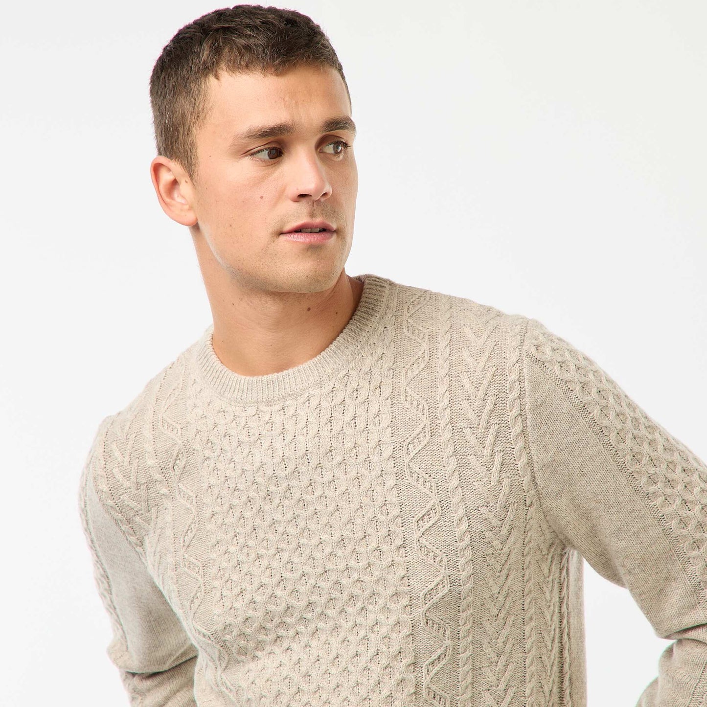 Sweater grueso de punto trenzado liso BEIGE