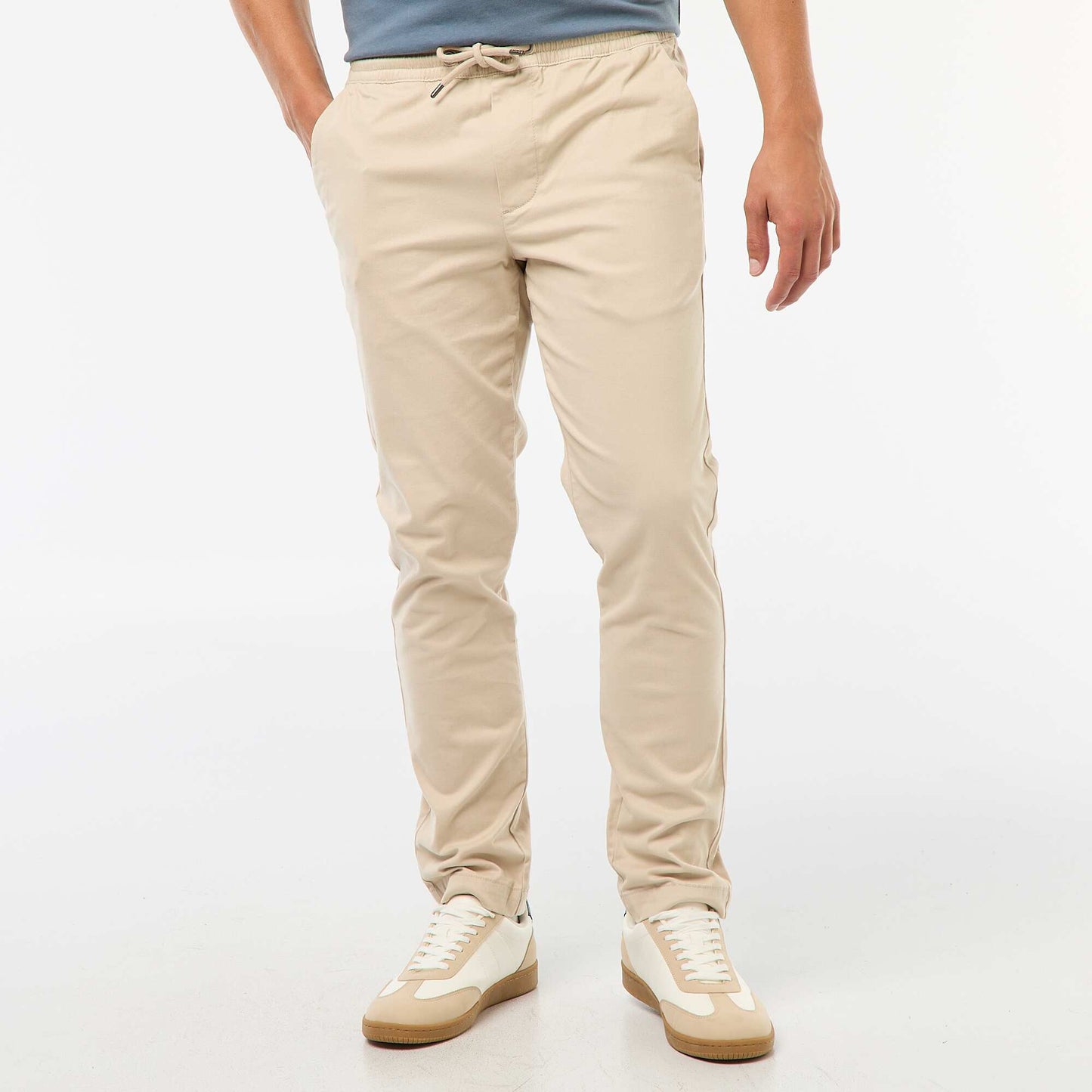 Jogging slim liso GRIS