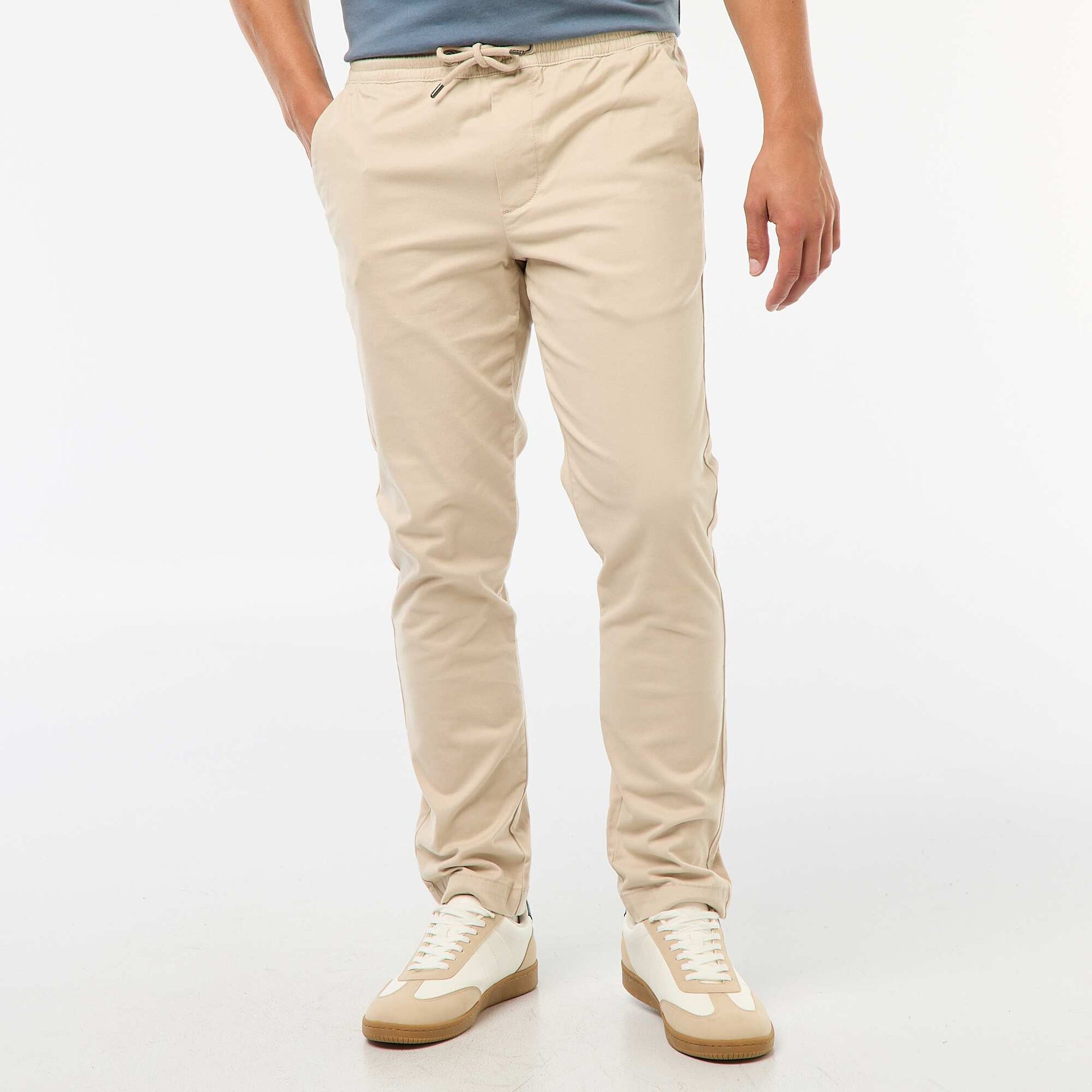 Jogging slim liso GRIS