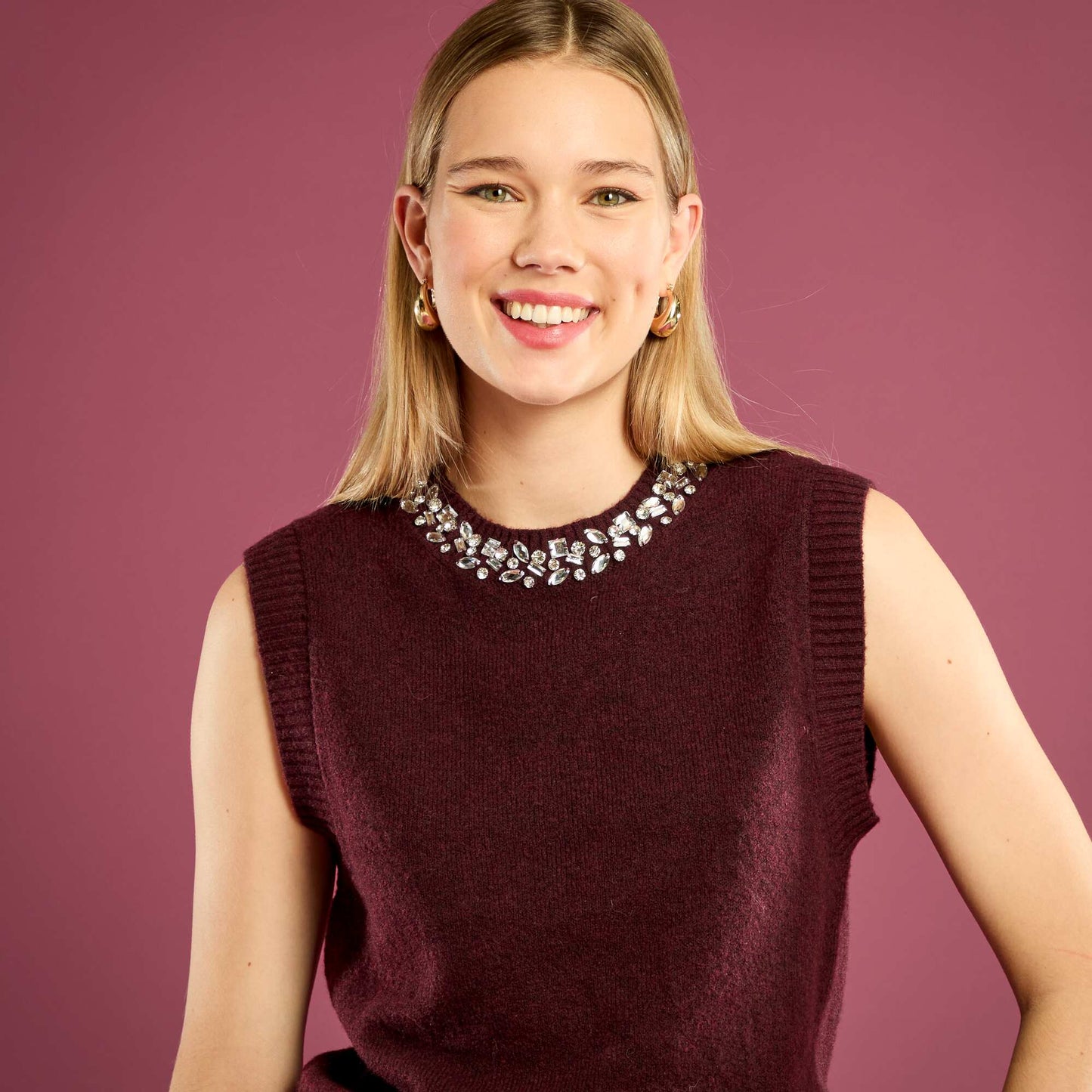 Sweater sin mangas con cuello joya ROJO
