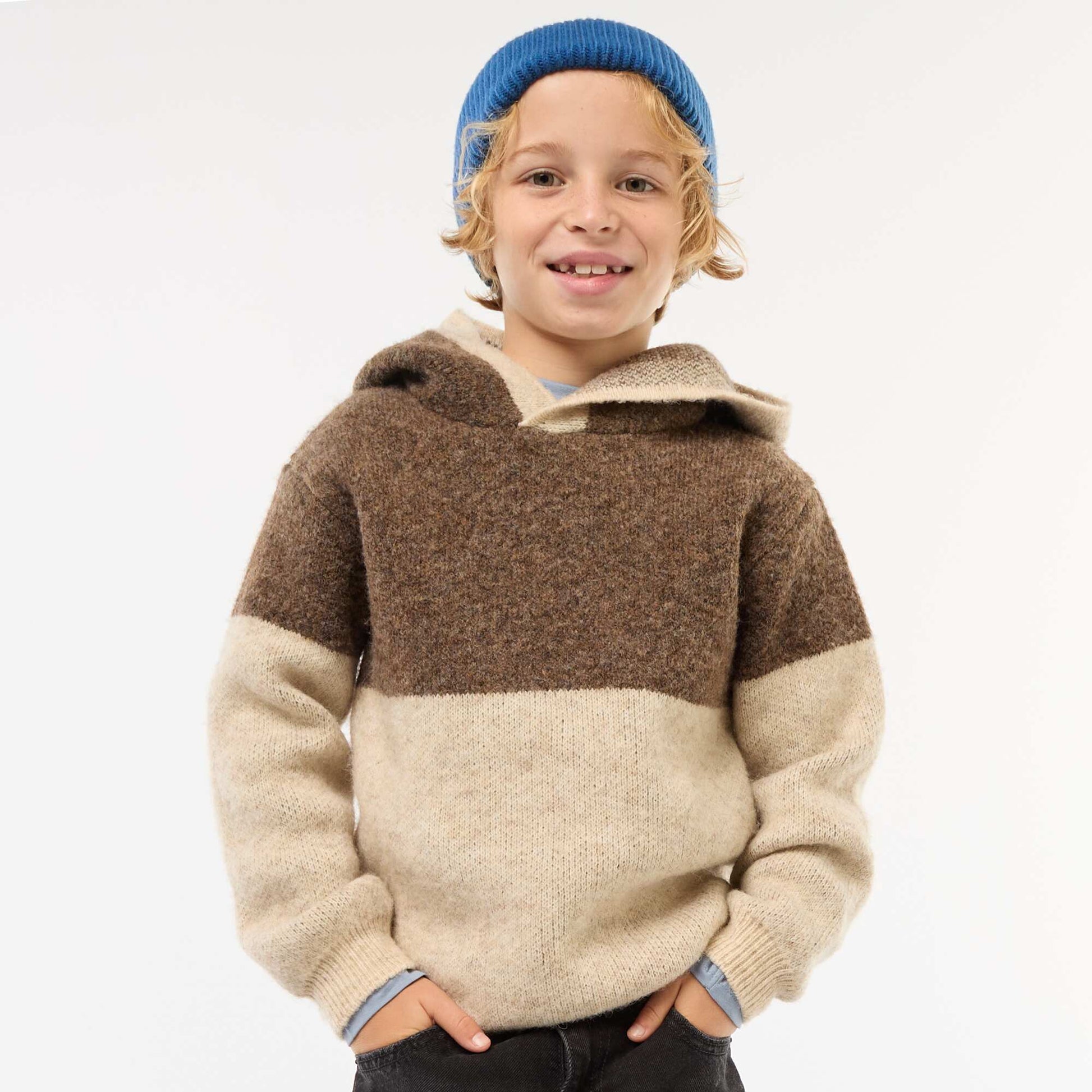 Buzo con capucha color block MARRON