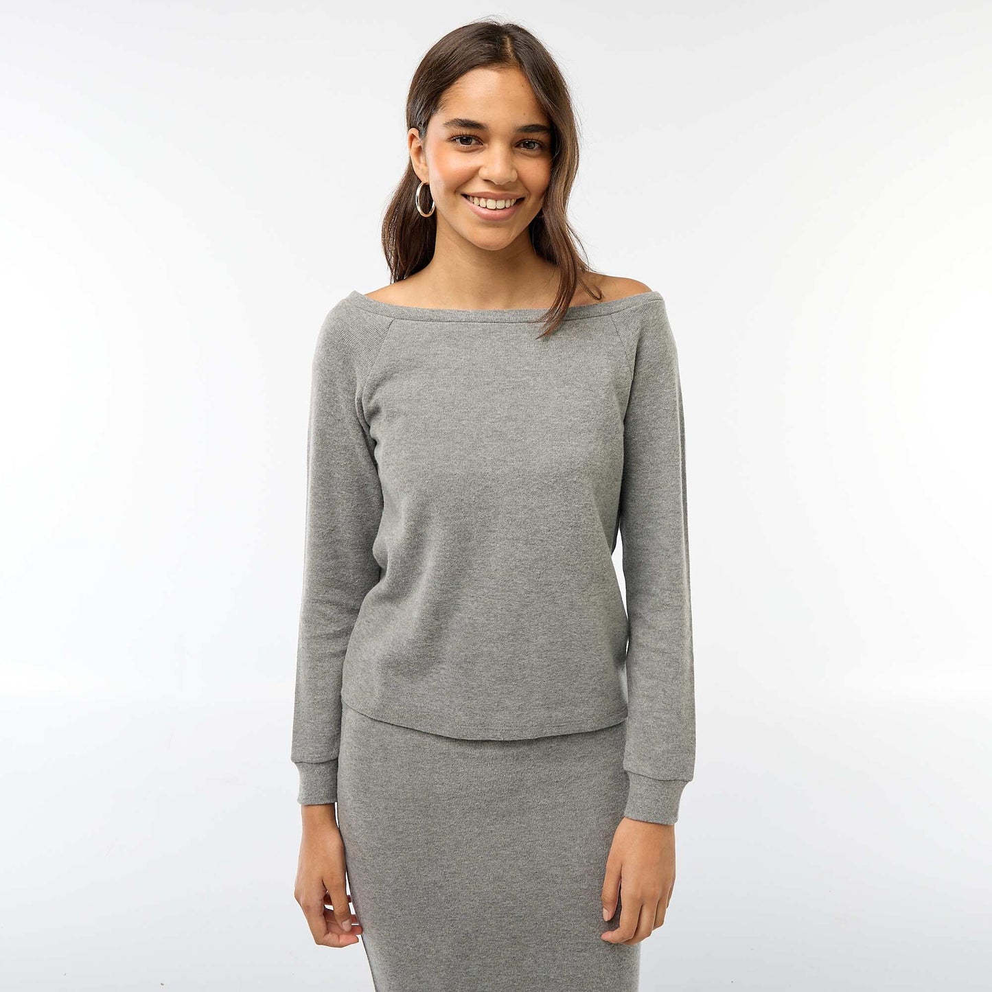 Camiseta de punto suave con cuello Bardot GRIS