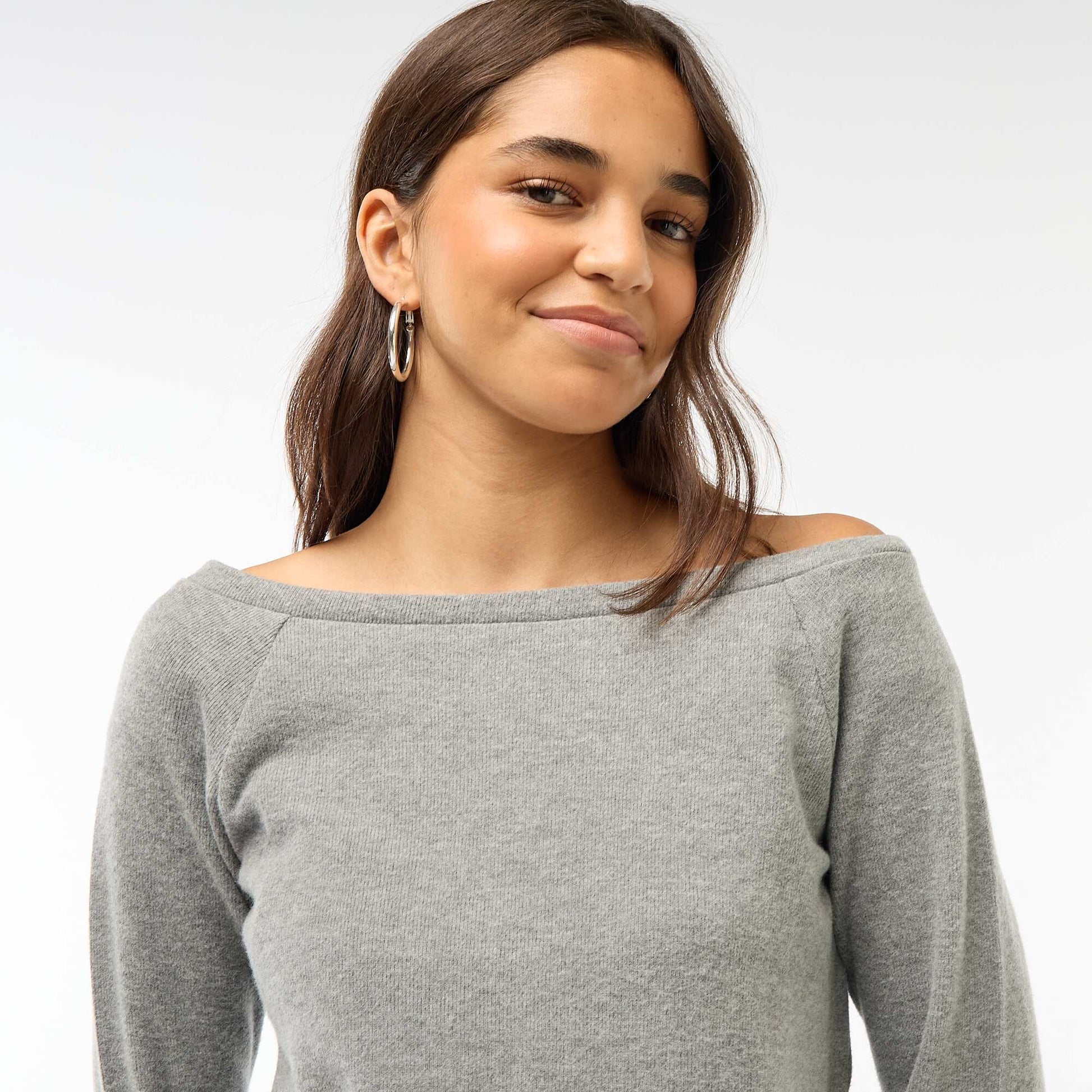 Camiseta de punto suave con cuello Bardot GRIS