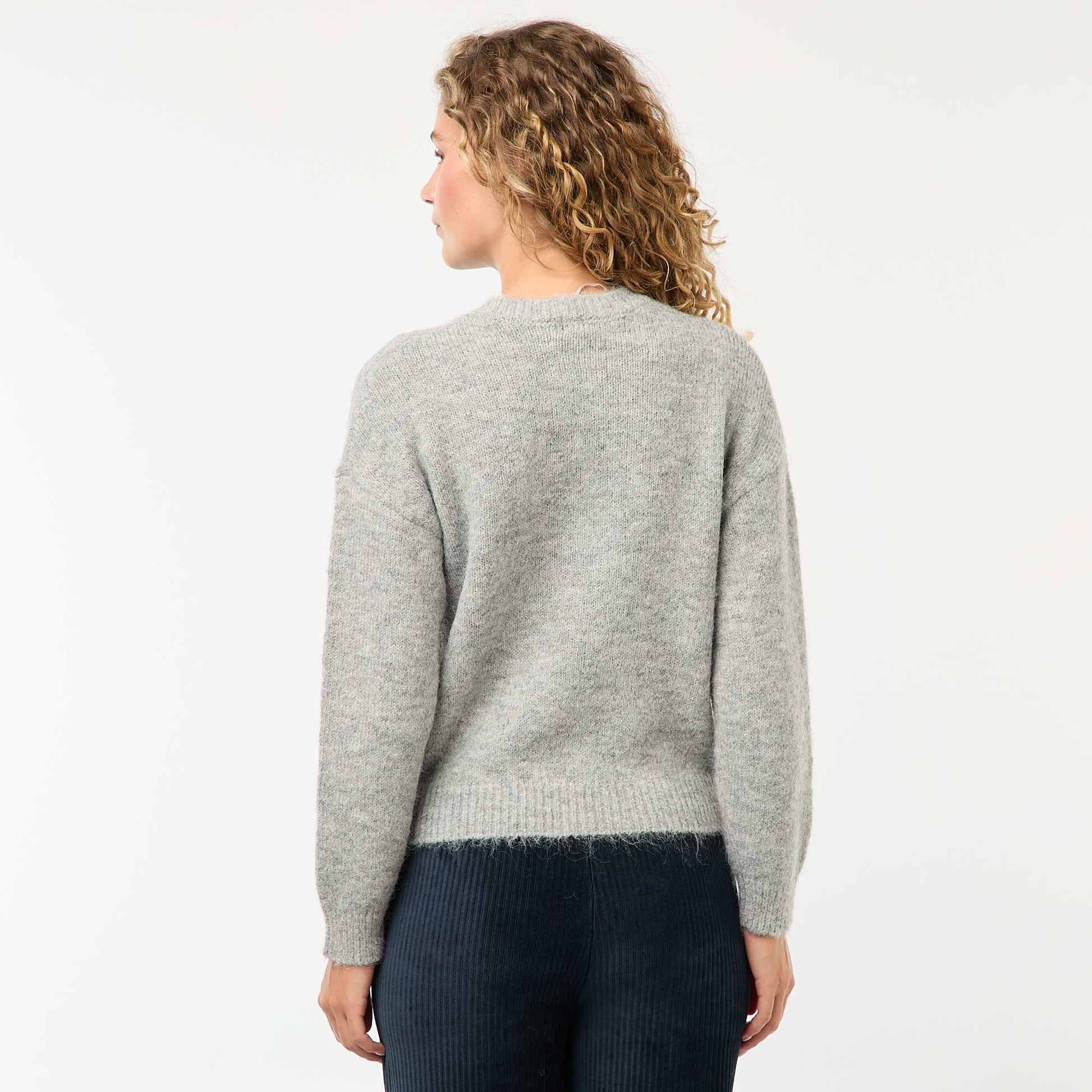 Cálido sweater de punto jaspeado GRIS