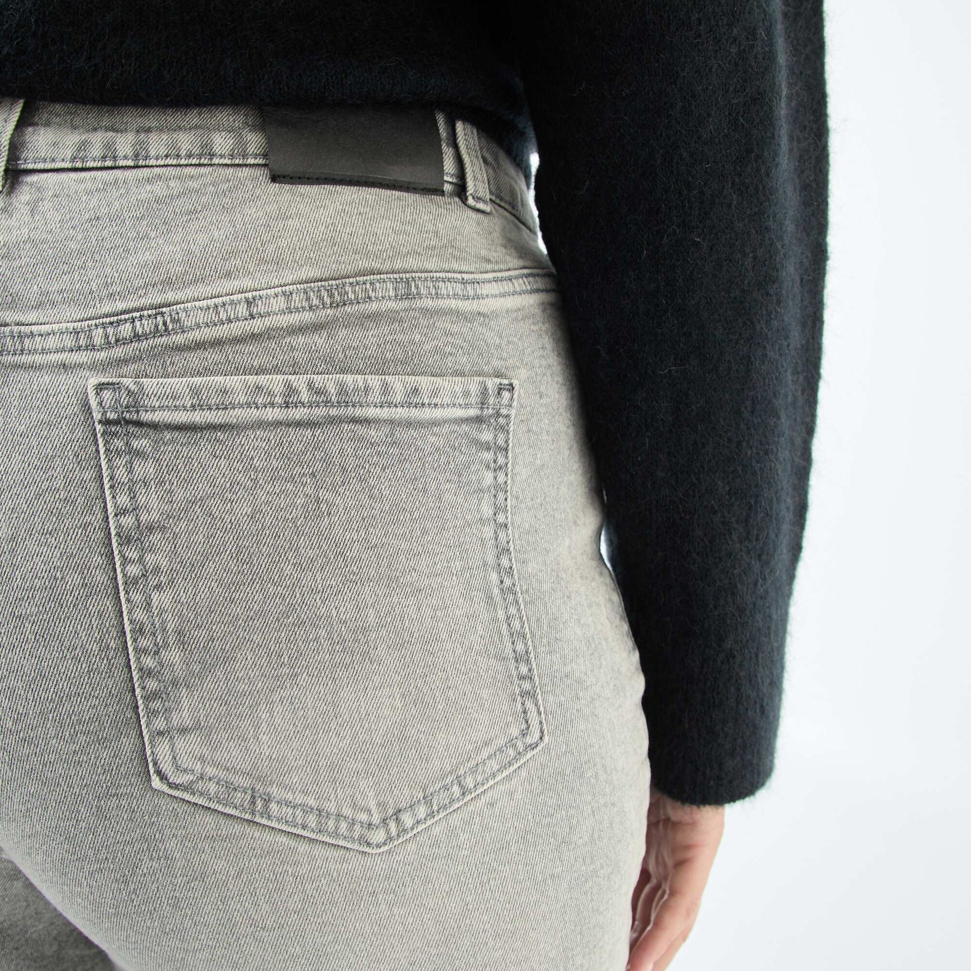 Jean de tiro alto con strass GRIS