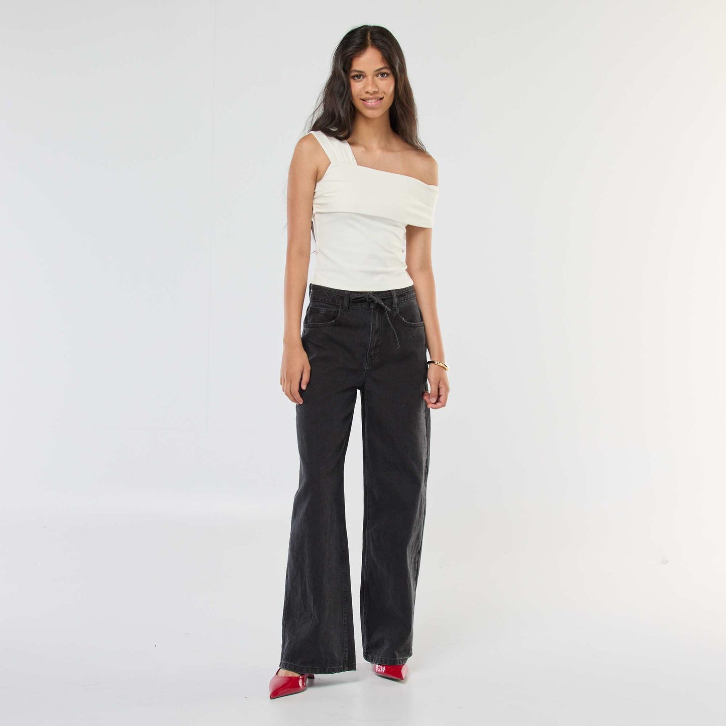 Jean corte wide leg con cinturón fino de jean GRIS