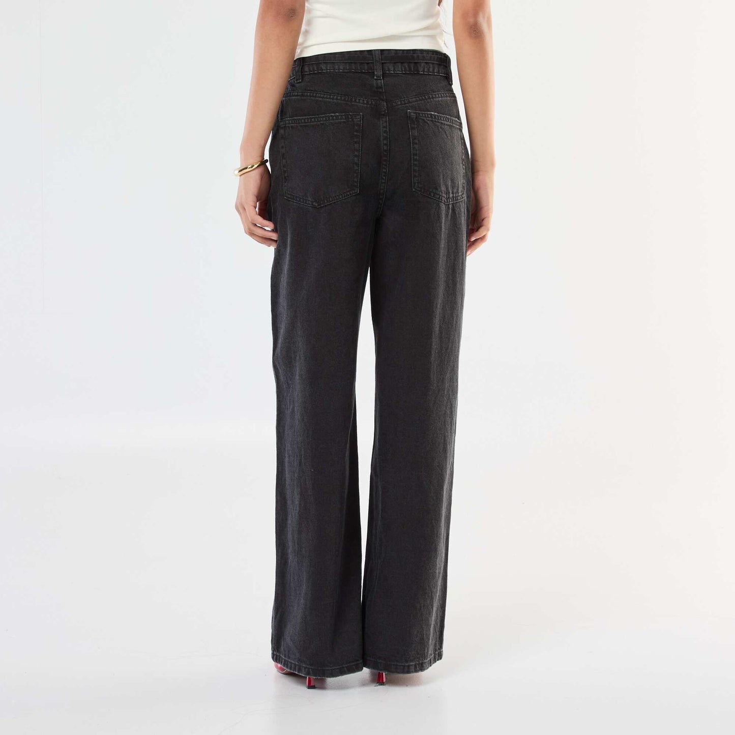 Jean corte wide leg con cinturón fino de jean GRIS