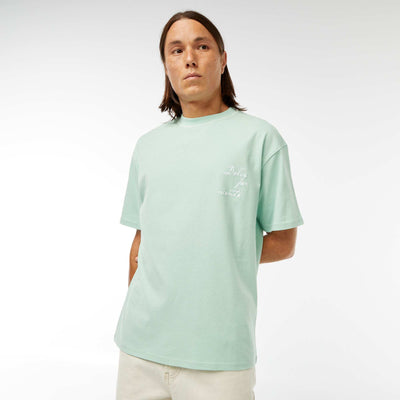 Camiseta estampada con bordado en el pecho y estampado trasero VERDE