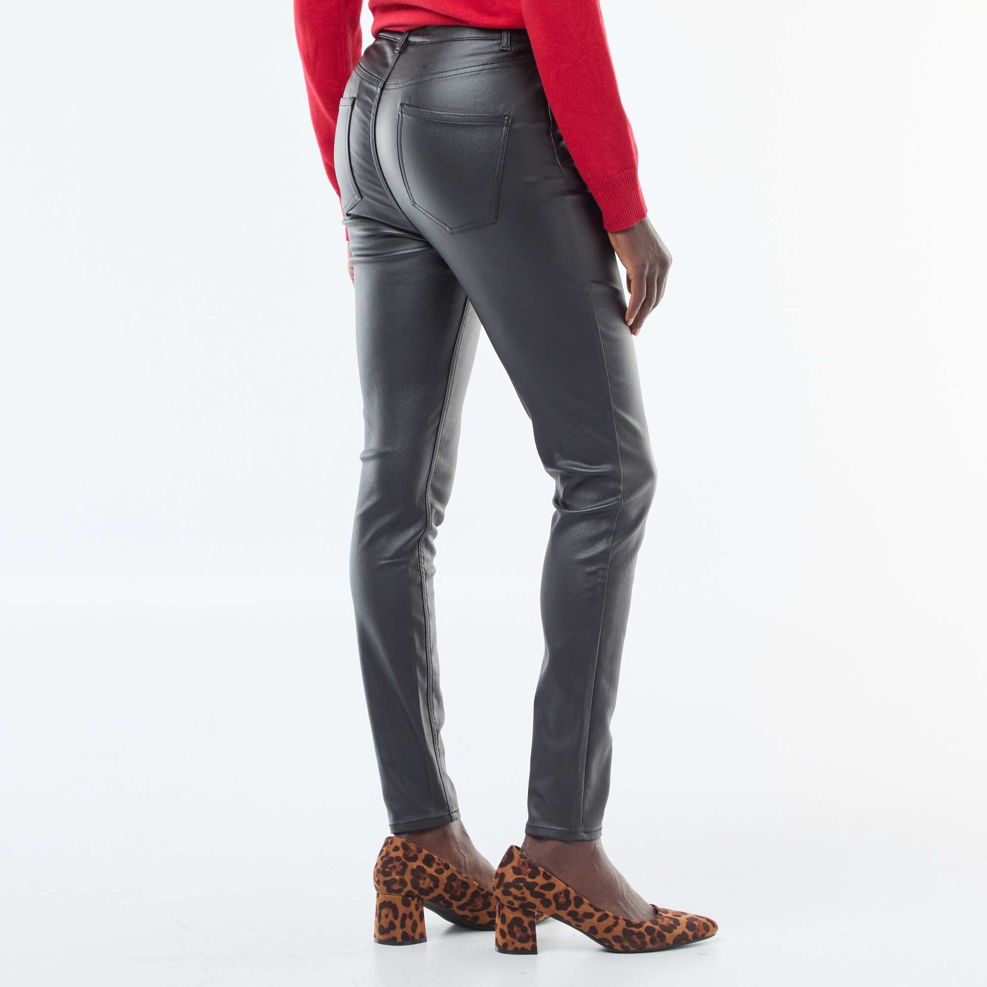 Pantalón skinny revestido liso NEGRO