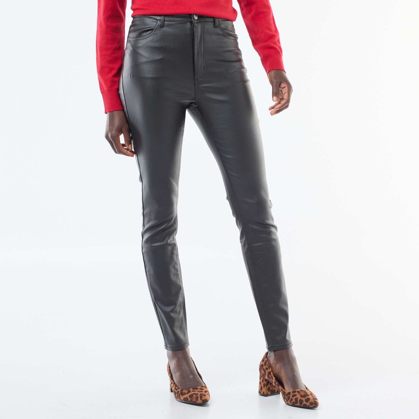 Pantalón skinny revestido liso NEGRO