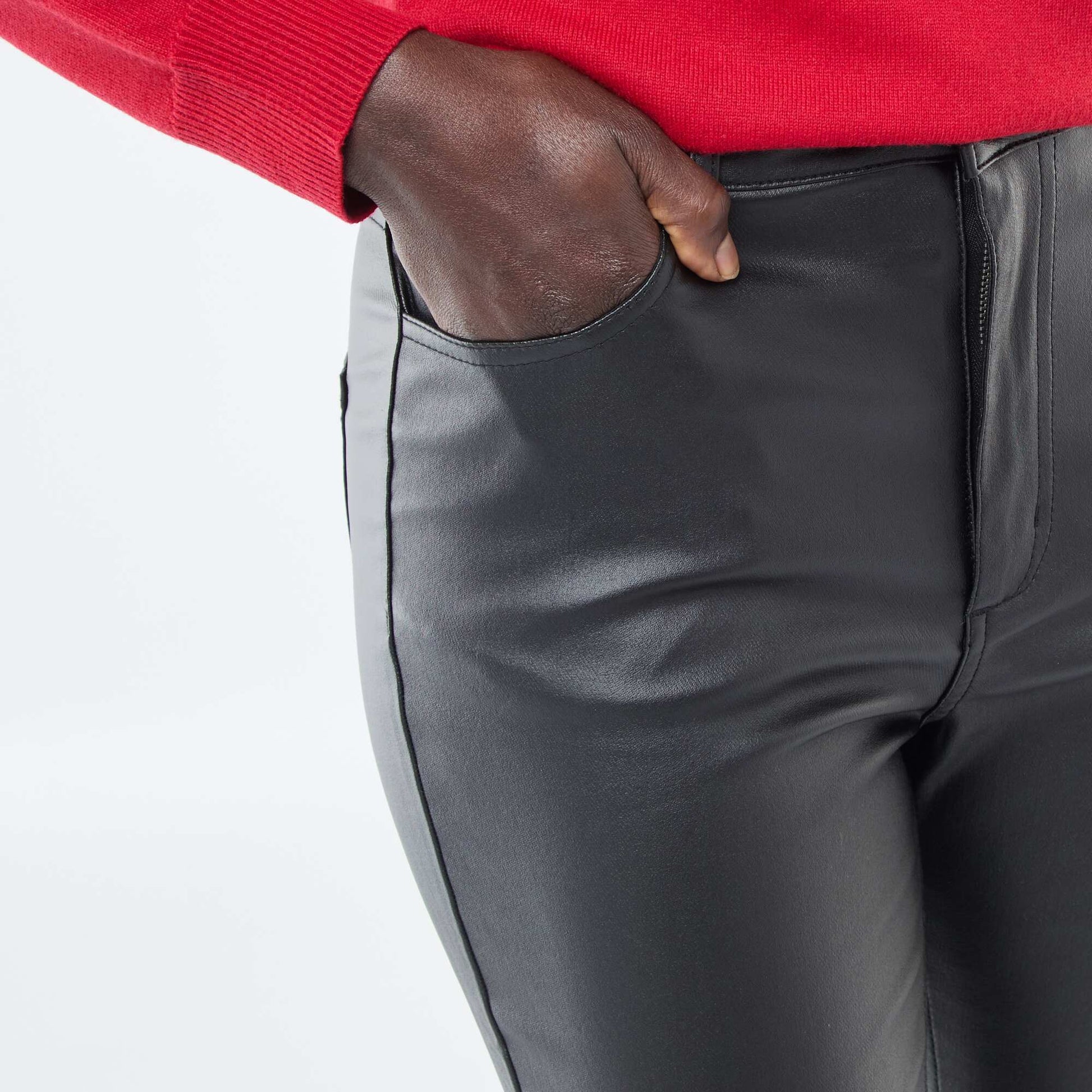 Pantalón skinny revestido liso NEGRO