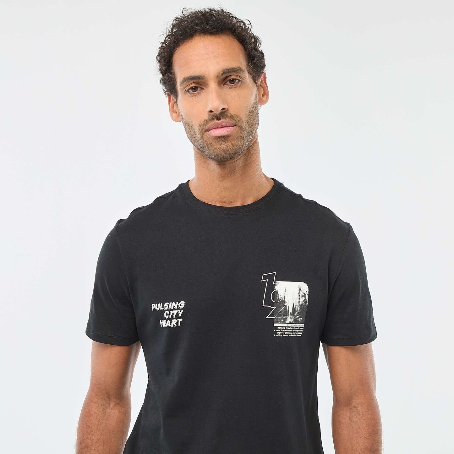 Camiseta de cuello redondo y manga corta estampada NEGRO