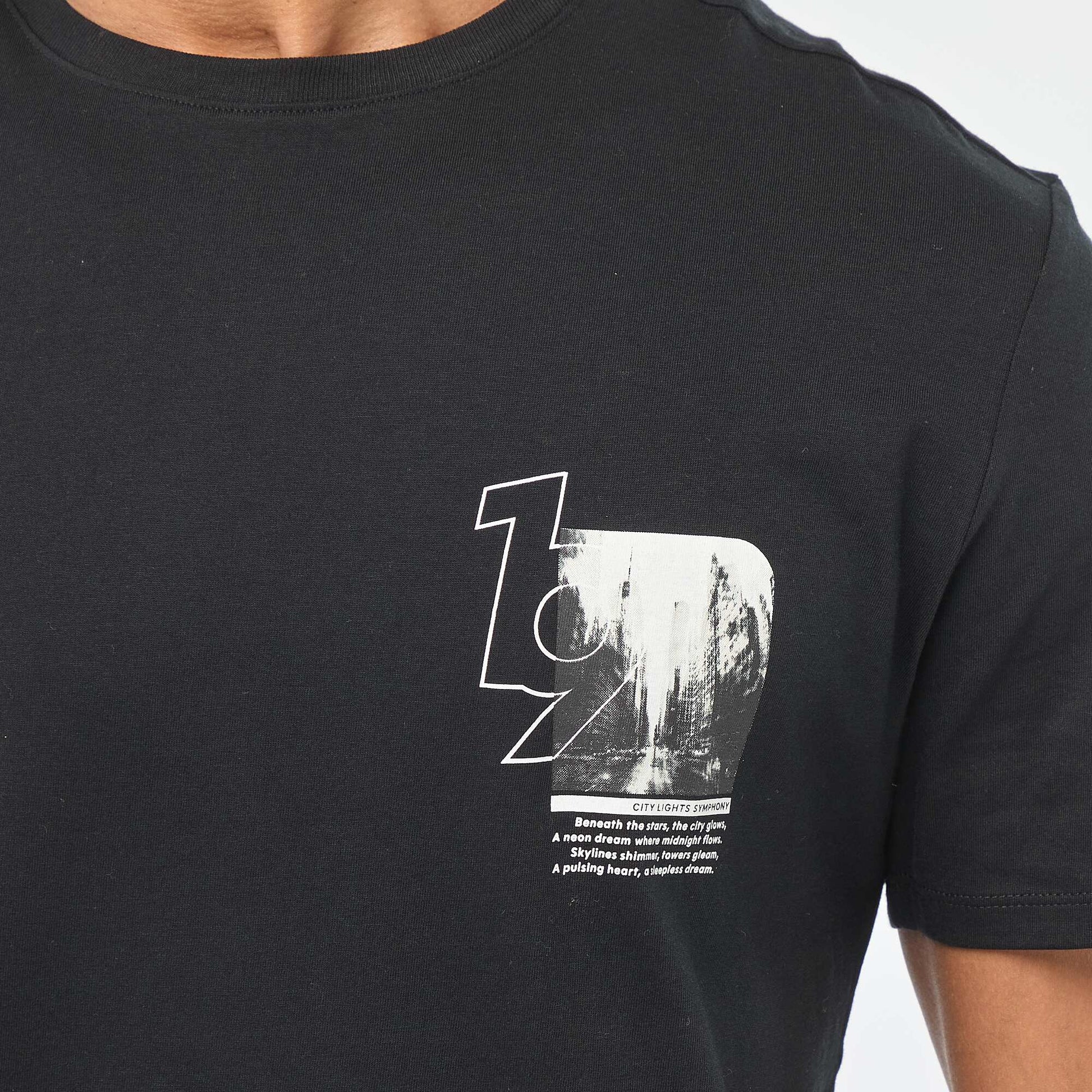 Camiseta de cuello redondo y manga corta estampada NEGRO
