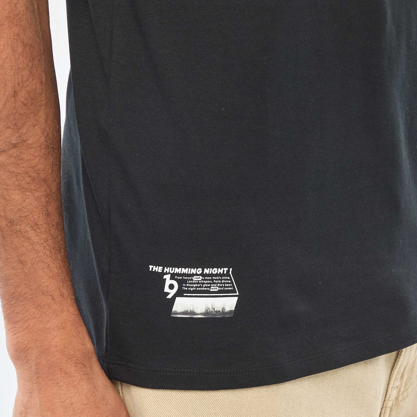 Camiseta de cuello redondo y manga corta estampada NEGRO