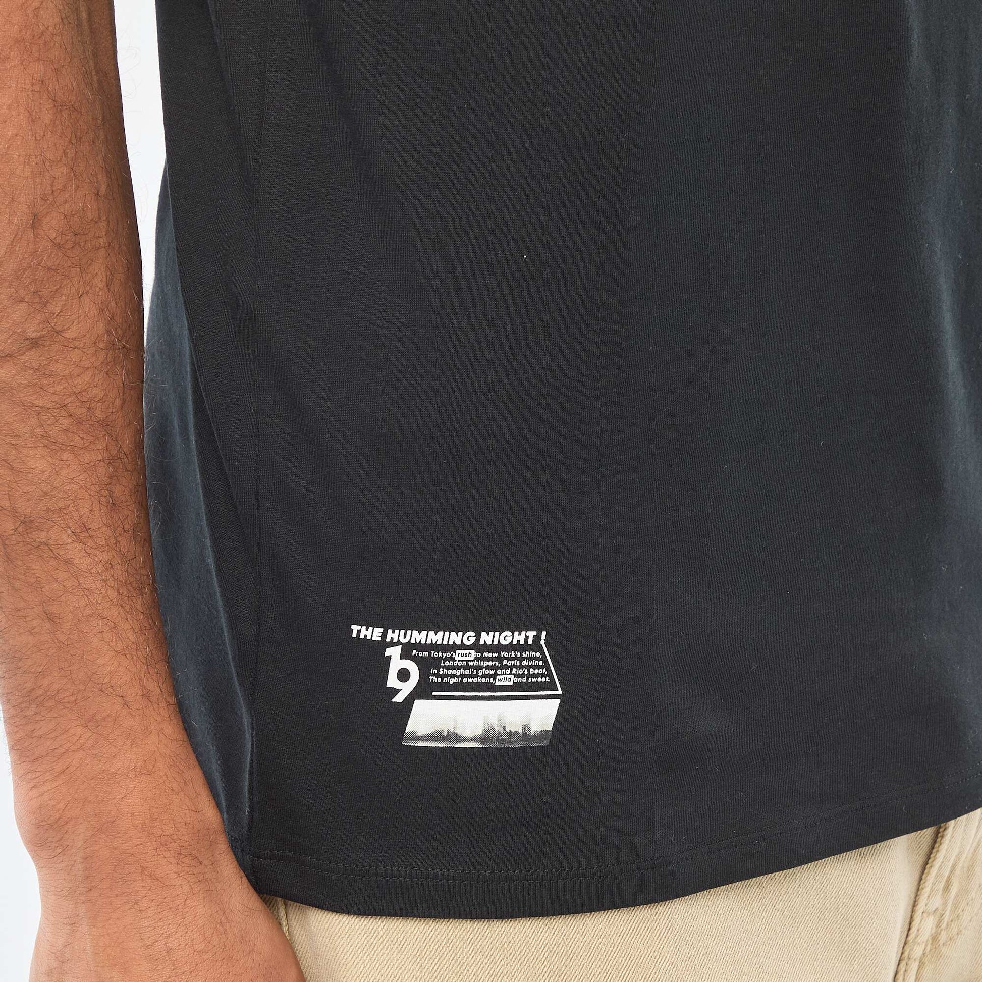 Camiseta de cuello redondo y manga corta estampada NEGRO