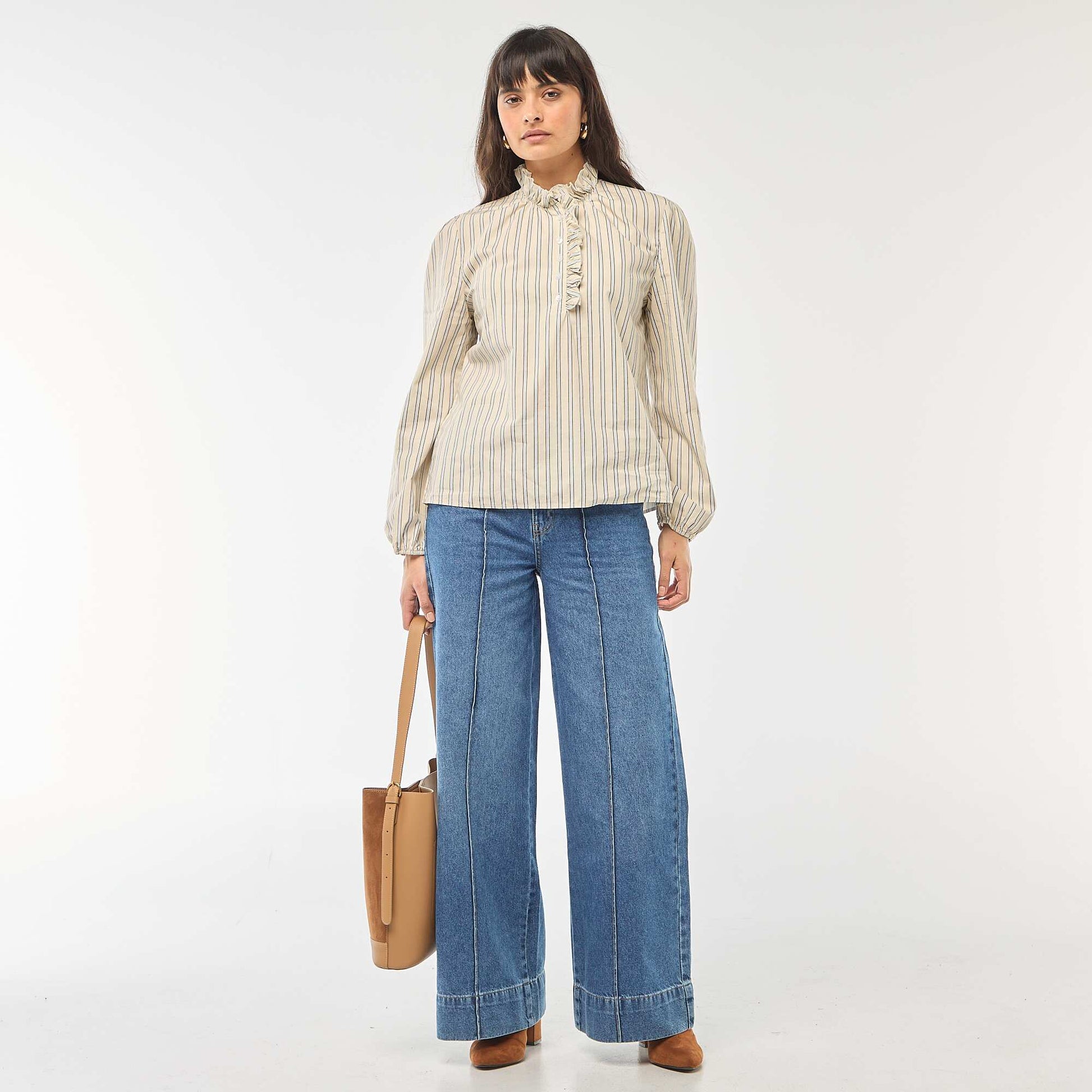 Blusa con volantes en el cuello y en la abertura BLANCO