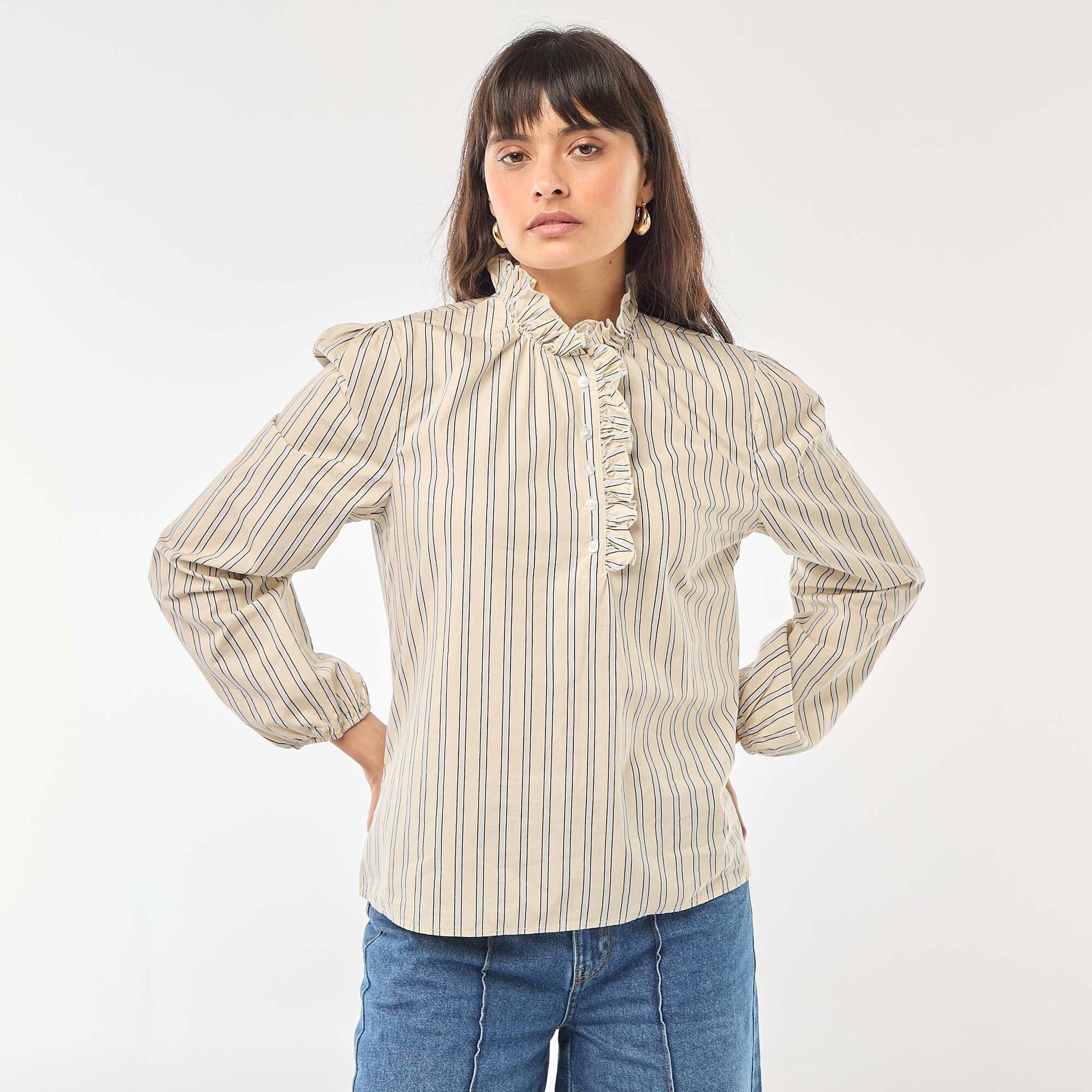 Blusa con volantes en el cuello y en la abertura BLANCO
