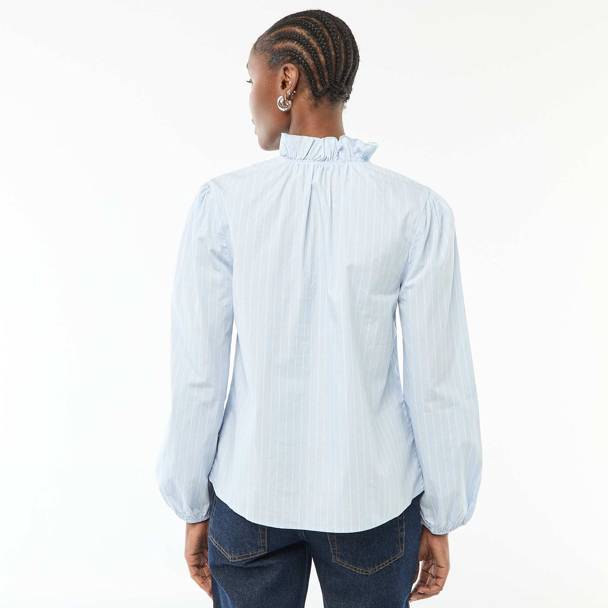 Blusa con volantes en el cuello y la abertura AZUL