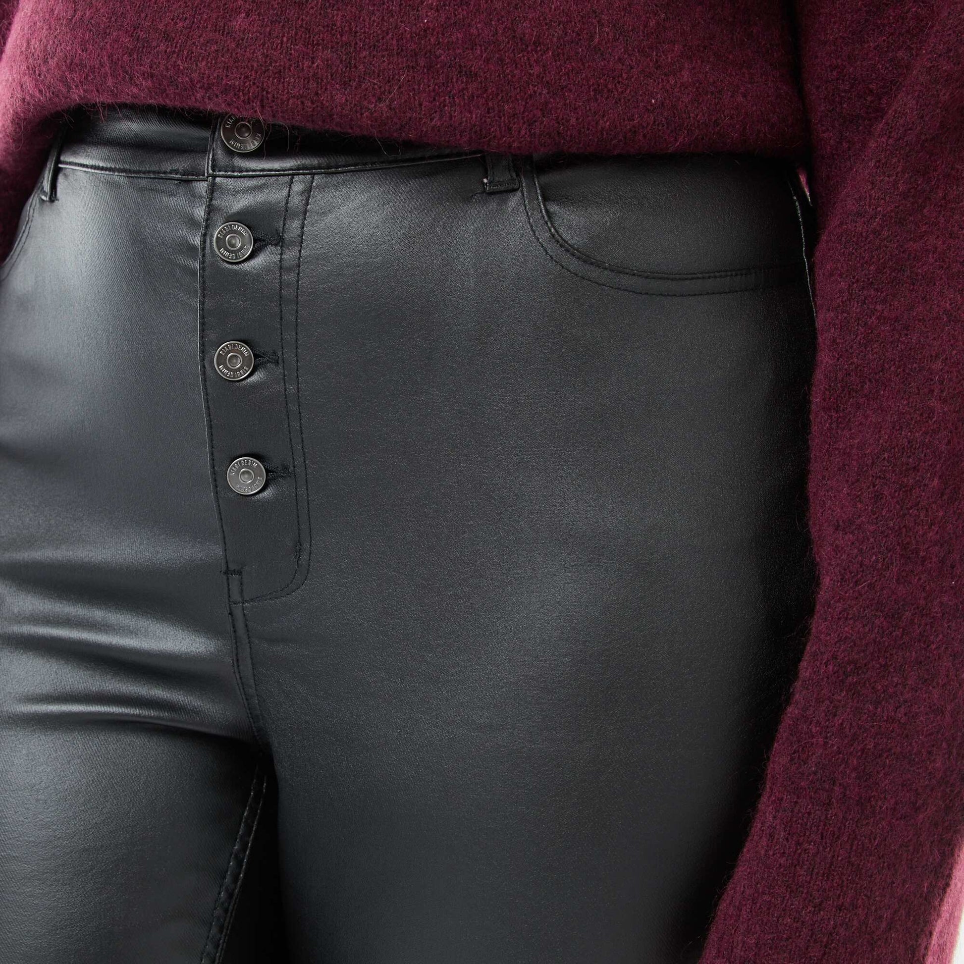 Pantalón recto de material satinado NEGRO